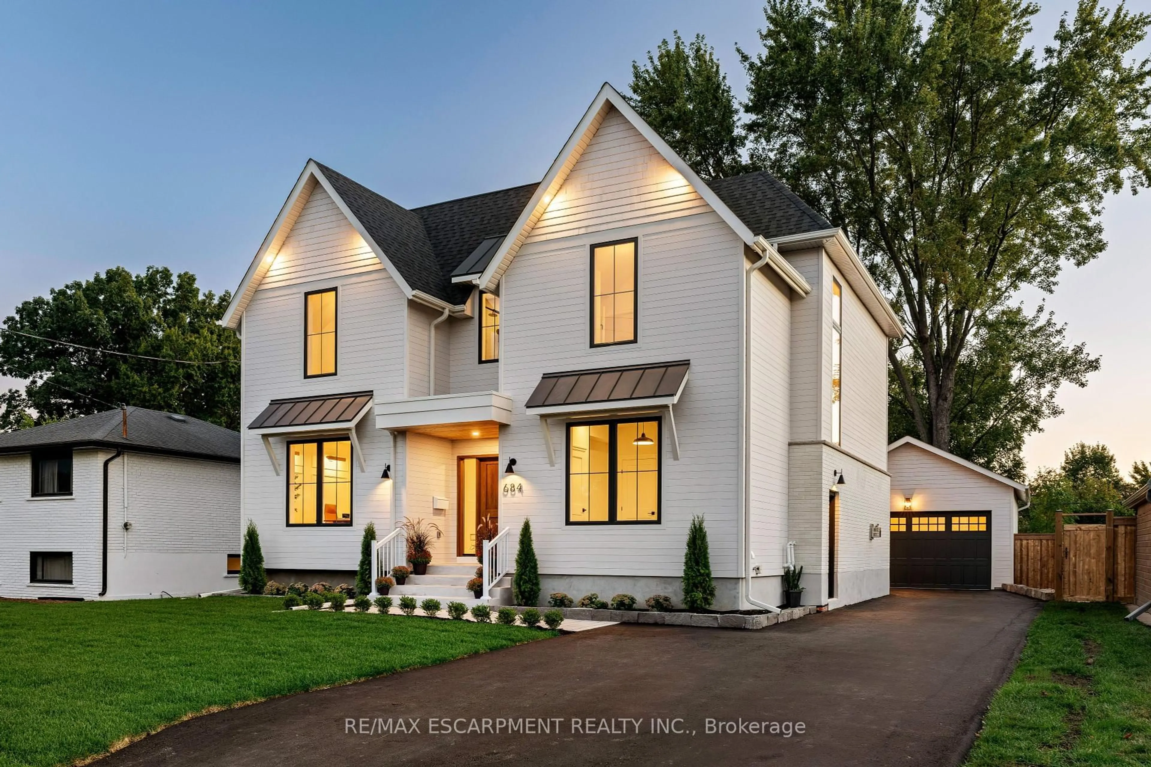 Home with vinyl exterior material, street for 684 Peele Blvd, Burlington Ontario L7R 3B9