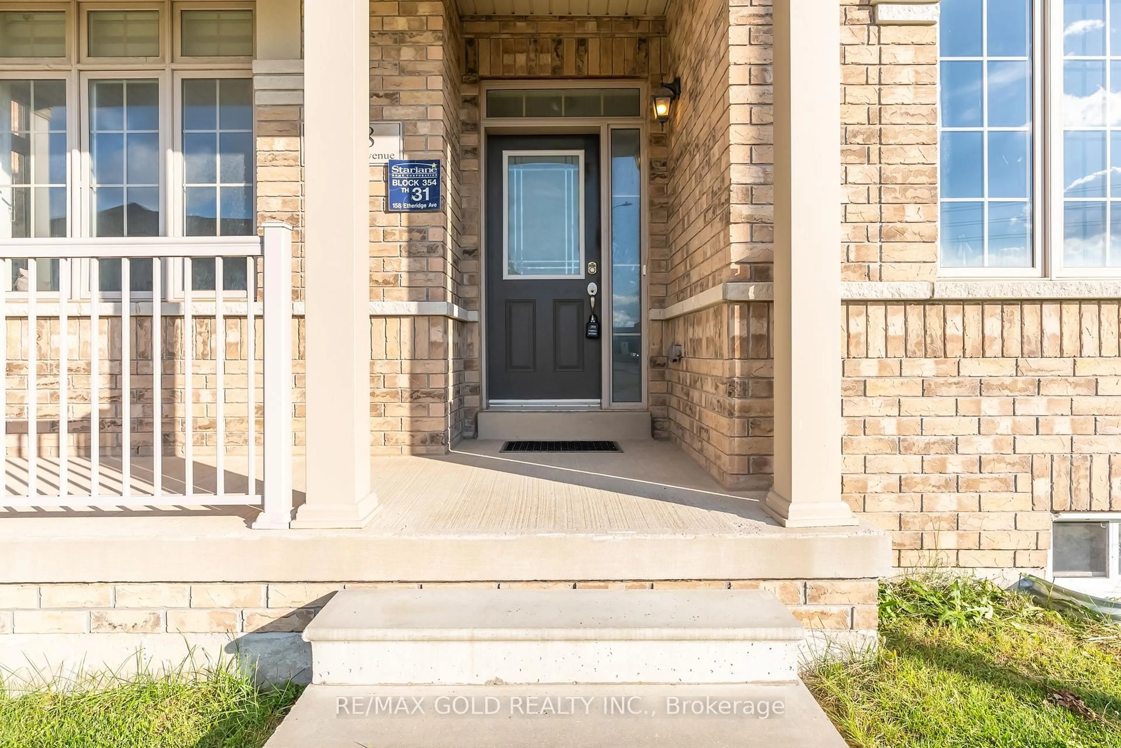Indoor entryway for 158 Etheridge Ave, Milton Ontario L9E 0A5