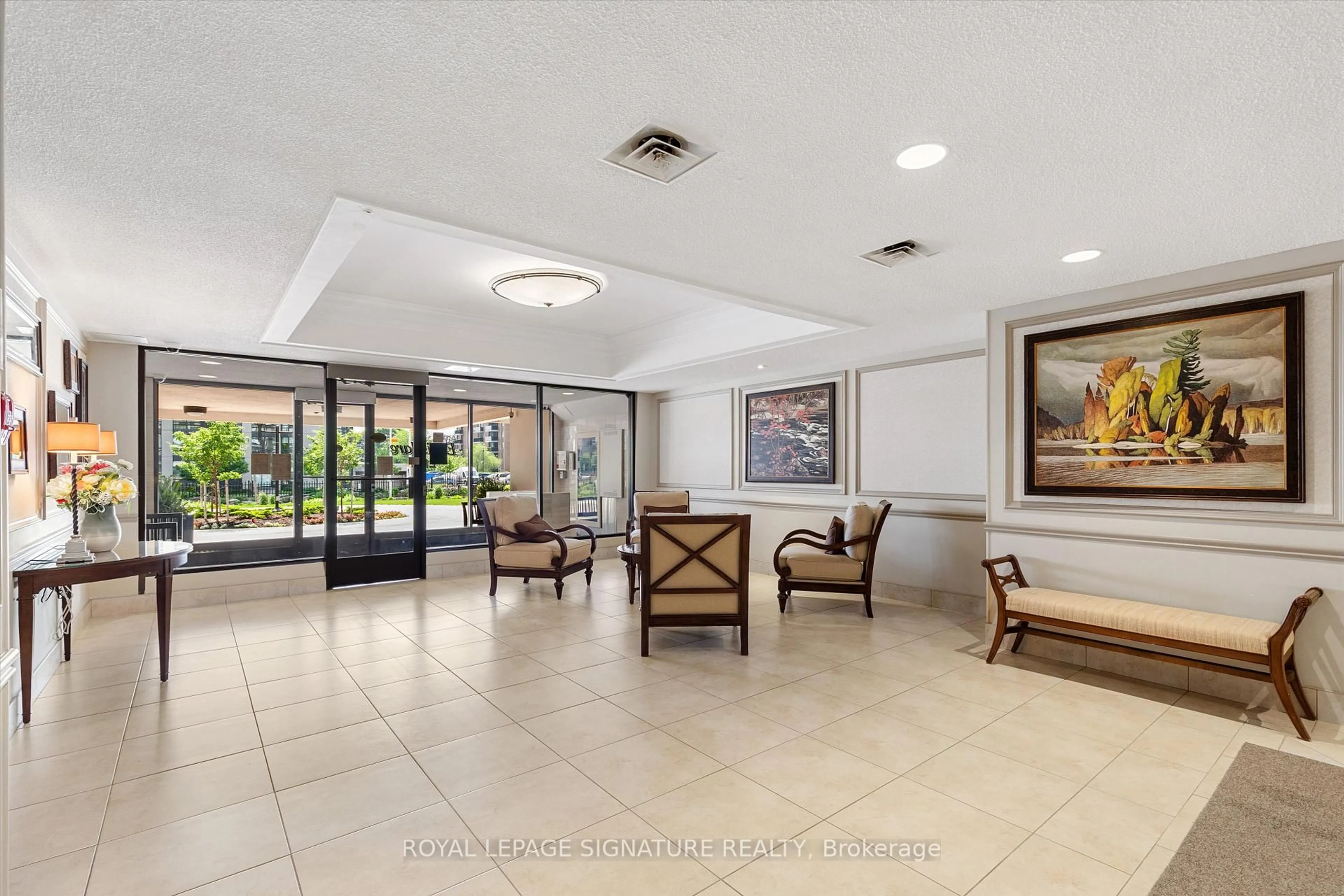 Indoor foyer for 2185 Marine Dr #604, Oakville Ontario L6L 5L6