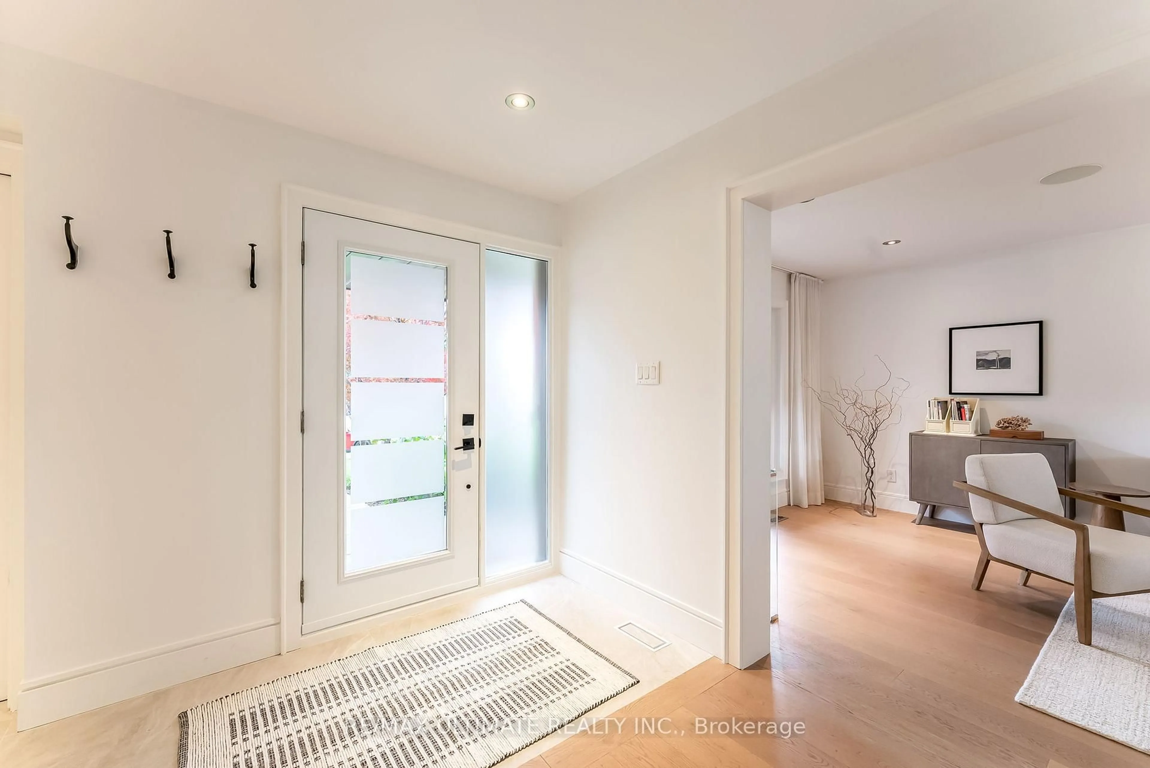 Indoor entryway for 4157 Marblethorne Crt, Mississauga Ontario L4W 2H9