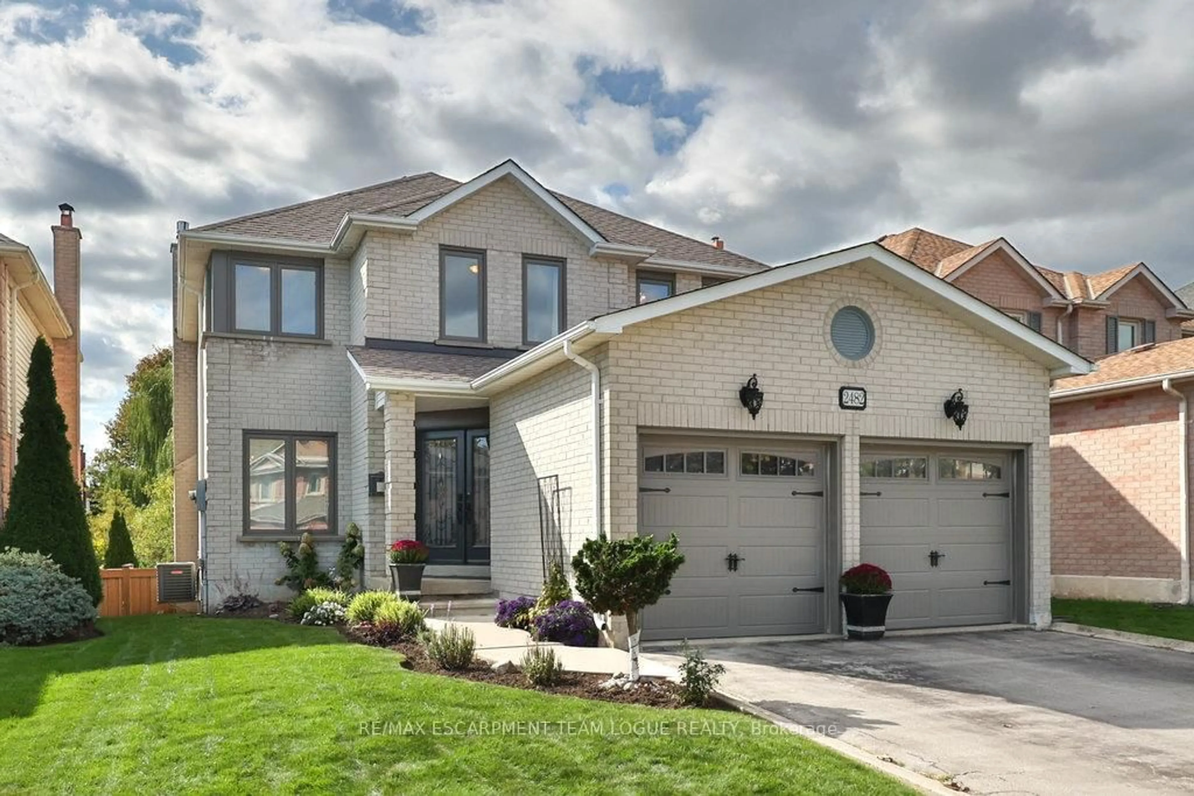 Home with brick exterior material, street for 2482 Newport St, Burlington Ontario L7M 3X8