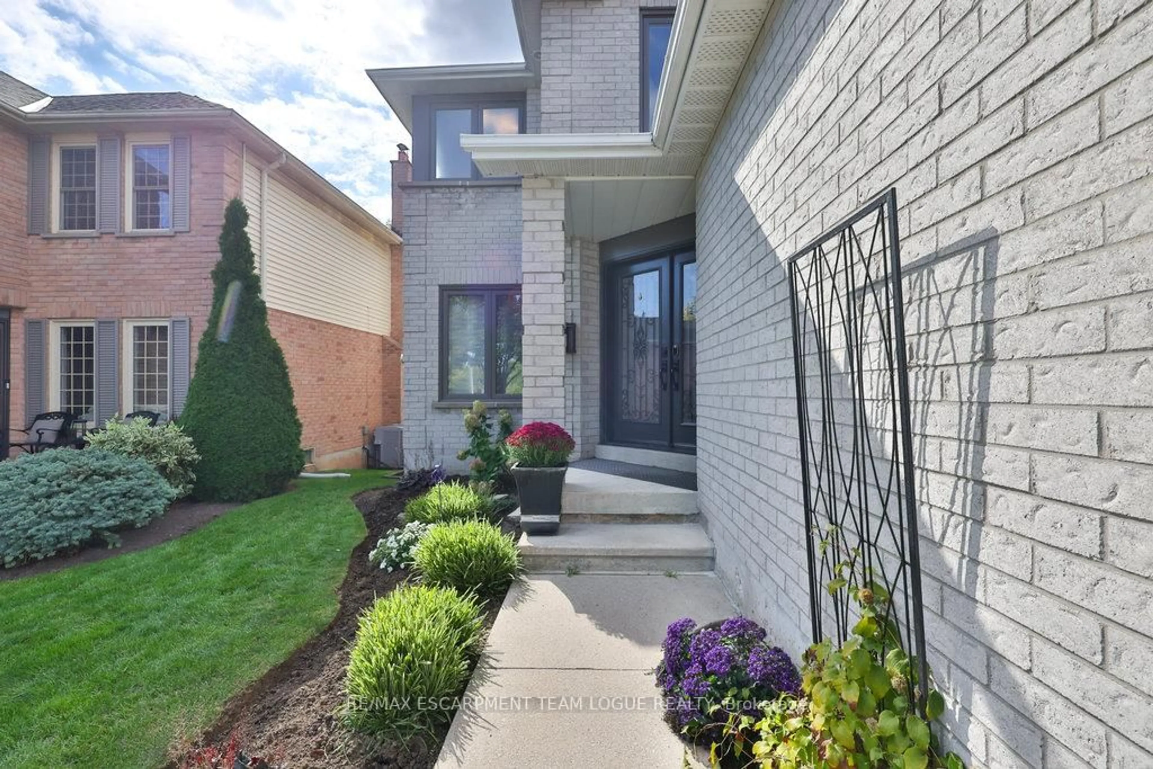 Home with brick exterior material, street for 2482 Newport St, Burlington Ontario L7M 3X8