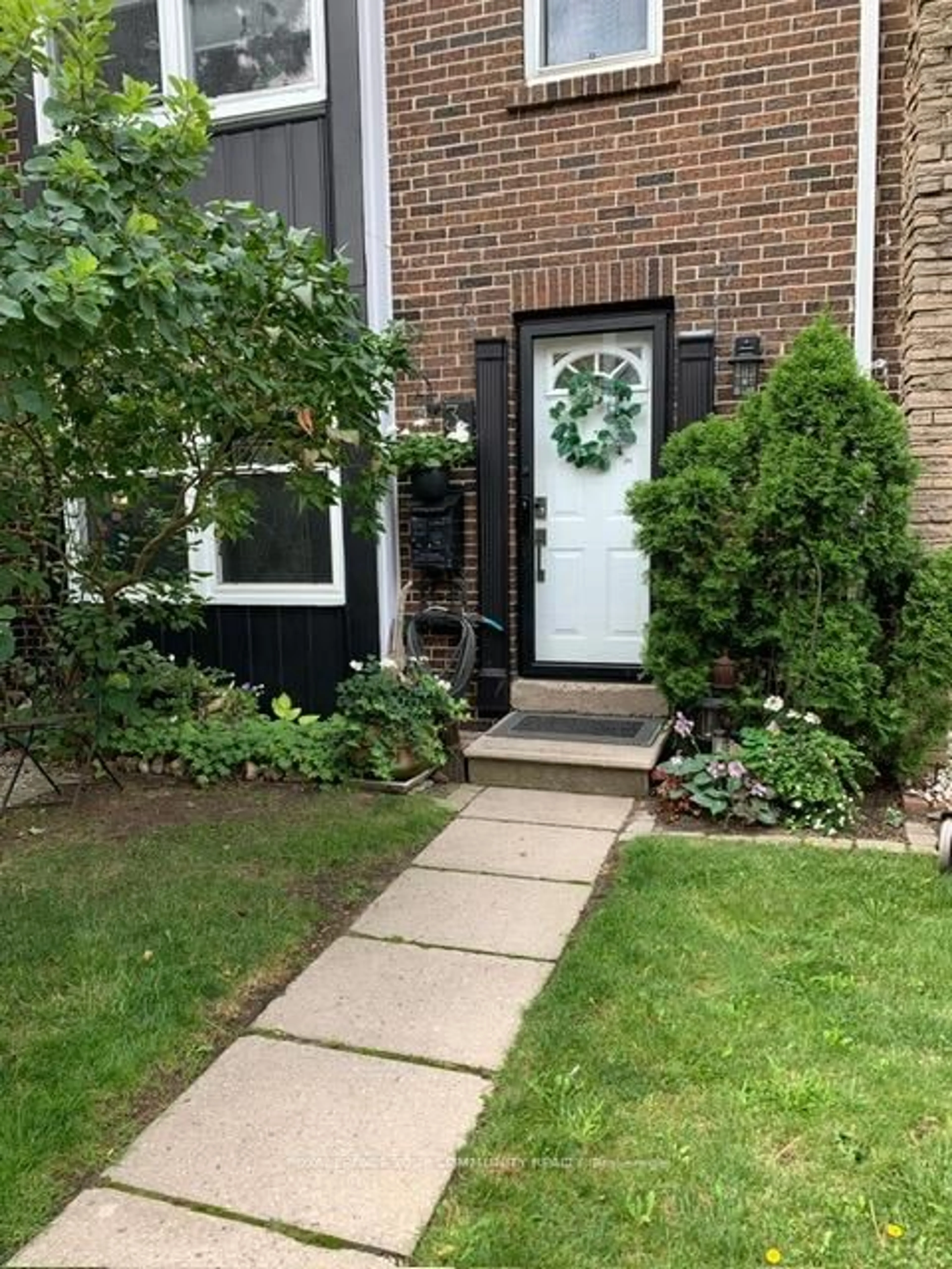 Indoor entryway for 1020 CENTRAL PARK Dr #39, Brampton Ontario L6S 3J5