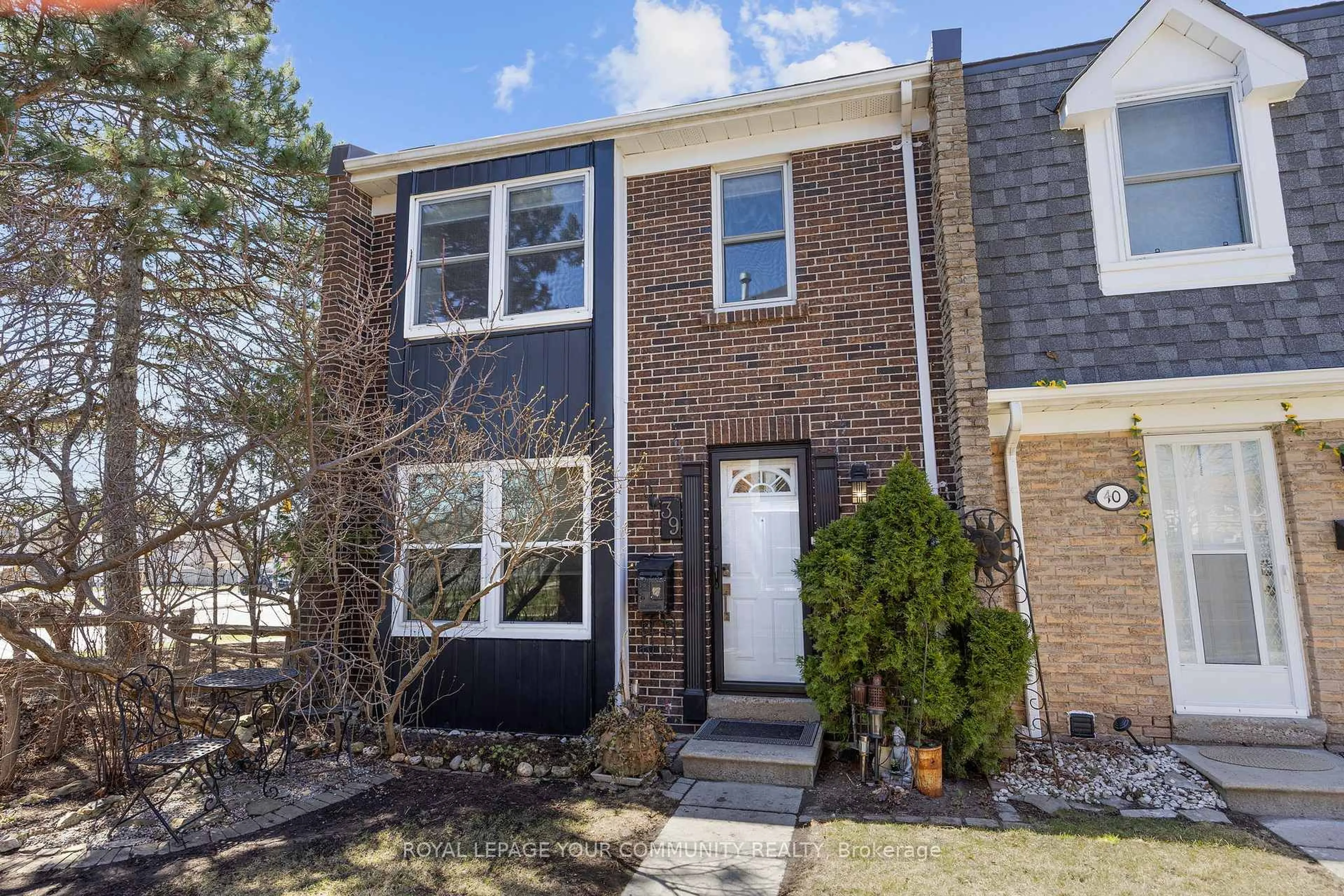 Home with brick exterior material, street for 1020 CENTRAL PARK Dr #39, Brampton Ontario L6S 3J5