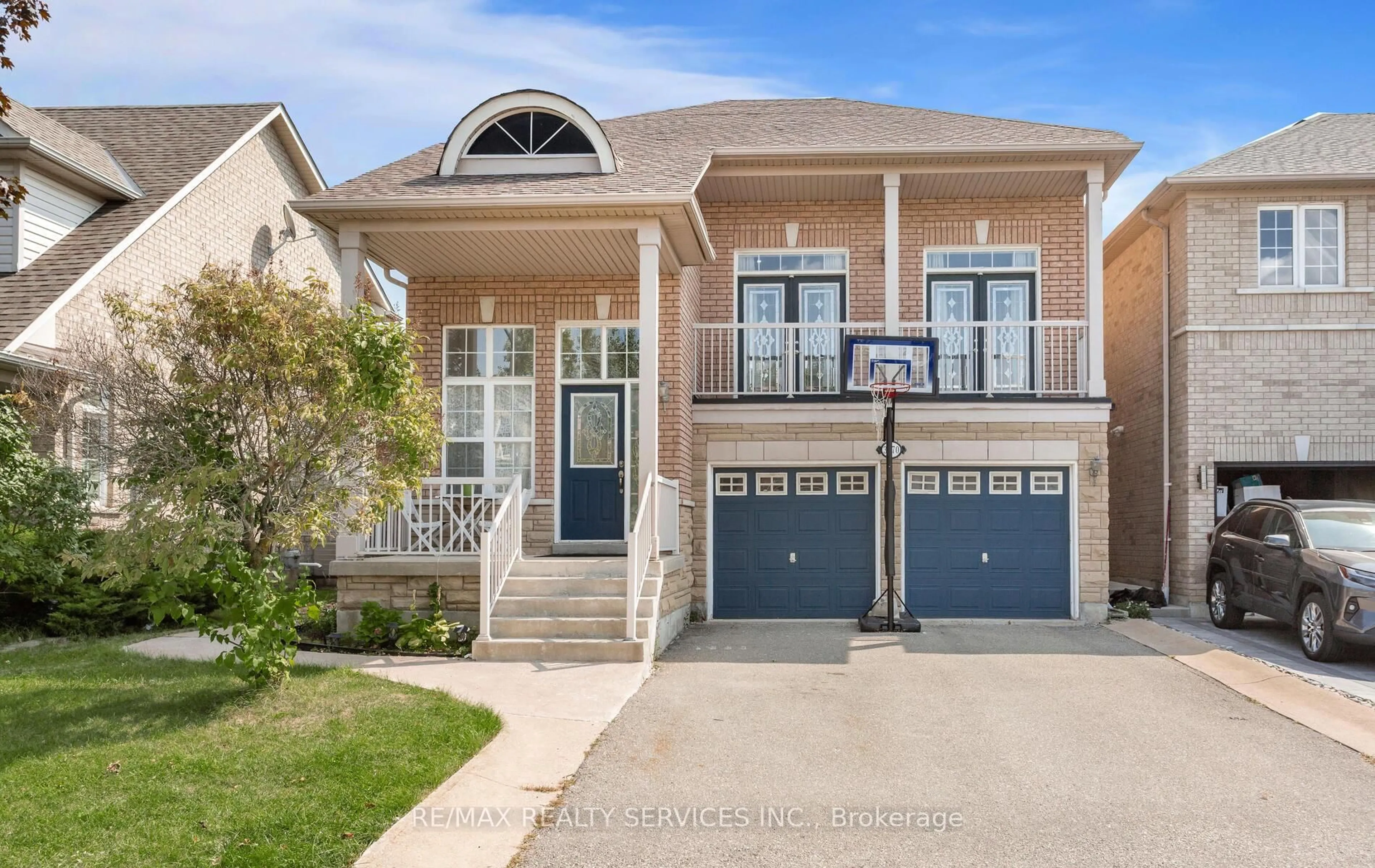 Home with brick exterior material, street for 3770 Brinwood Gate, Mississauga Ontario L5M 7H2