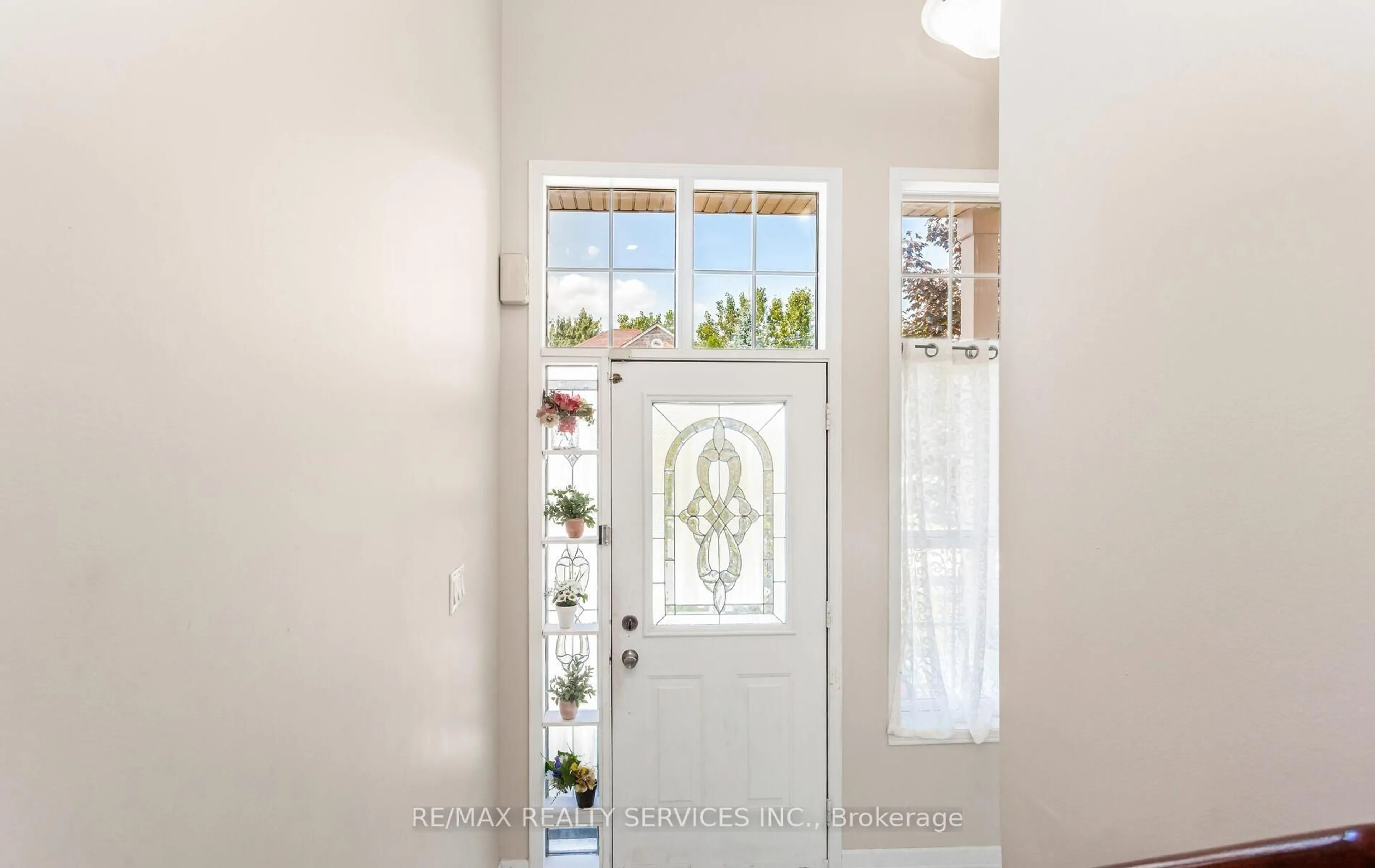 Indoor entryway for 3770 Brinwood Gate, Mississauga Ontario L5M 7H2