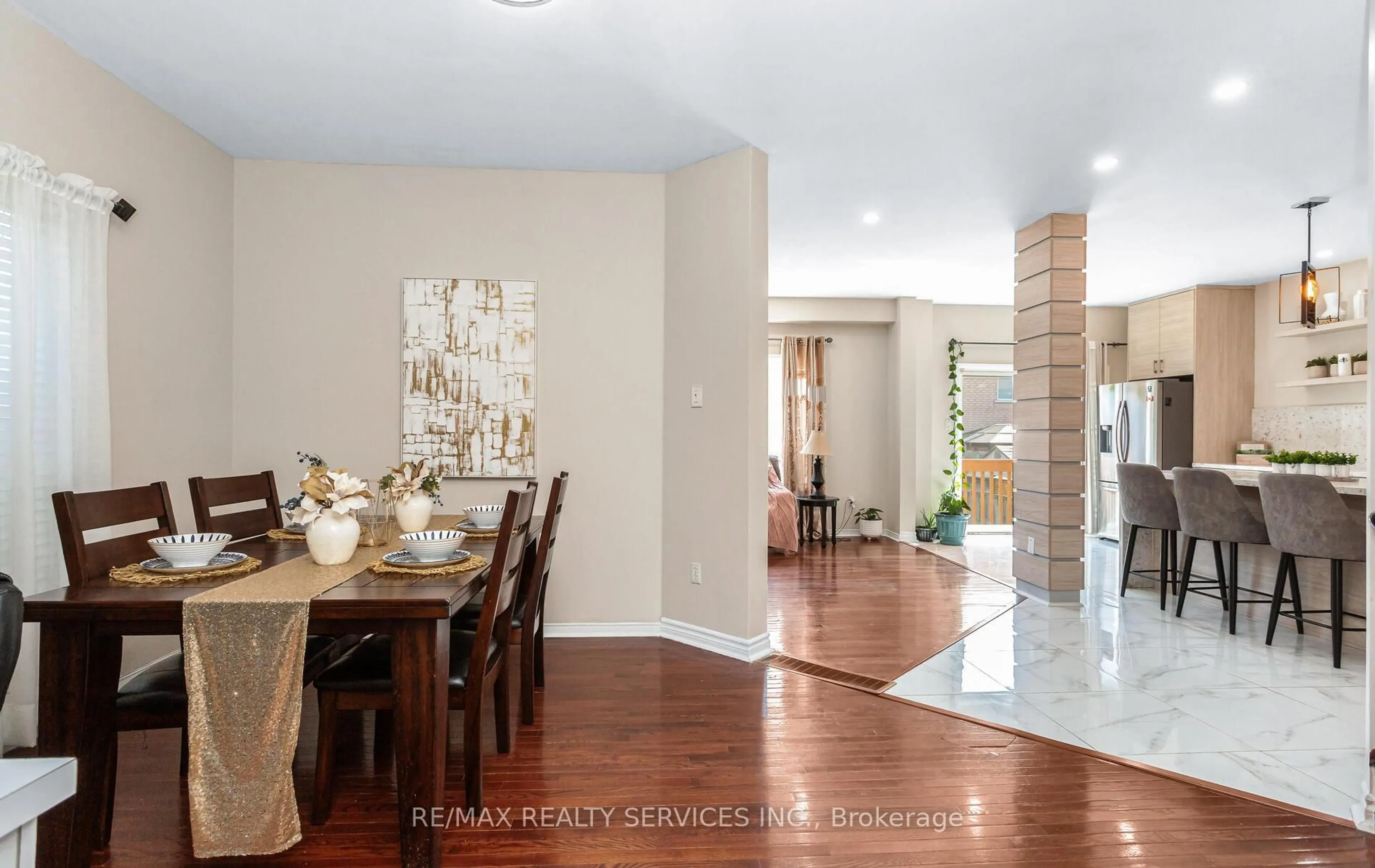 Dining room, ceramic/tile floor for 3770 Brinwood Gate, Mississauga Ontario L5M 7H2