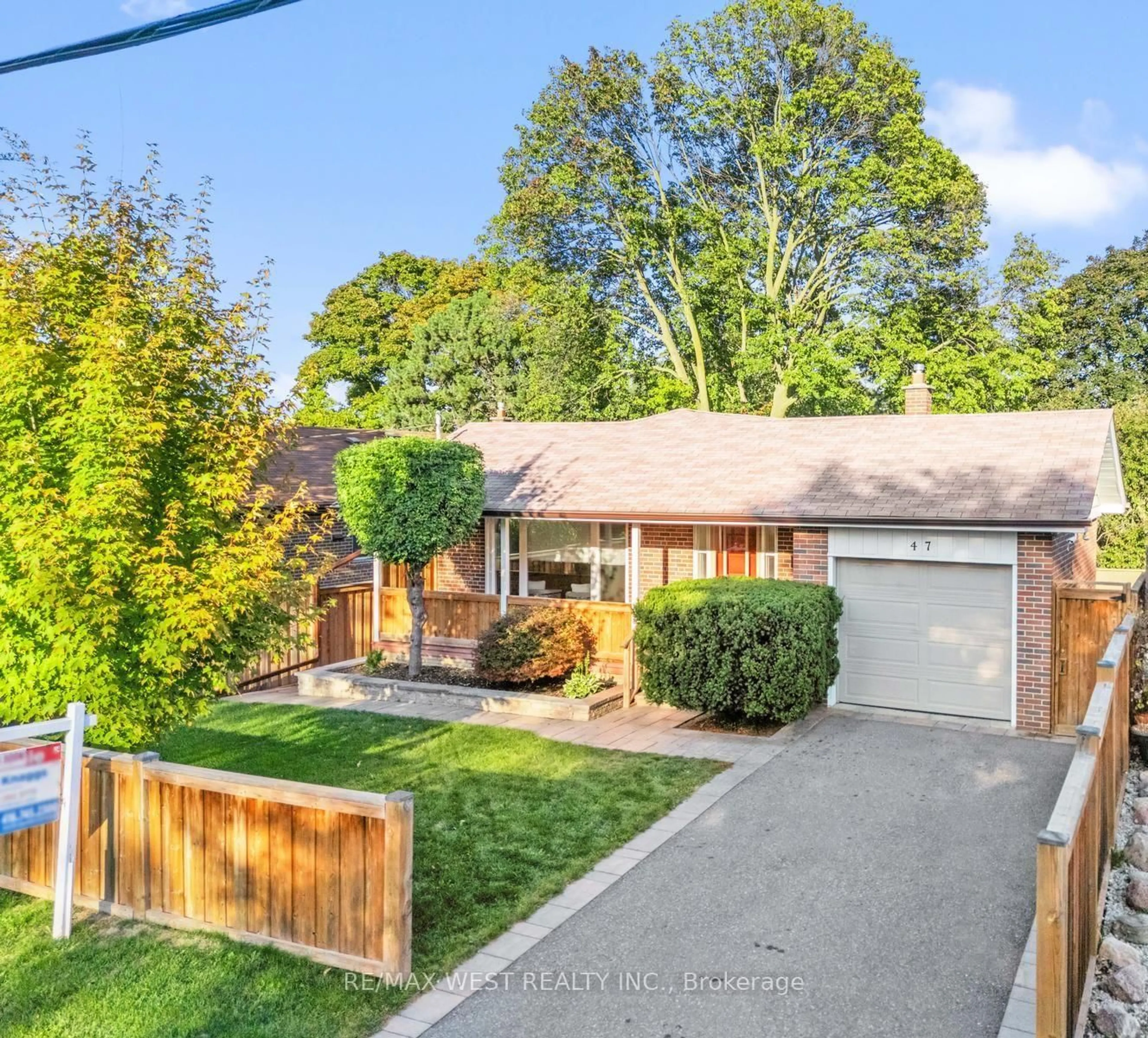 A pic from outside/outdoor area/front of a property/back of a property/a pic from drone, street for 47 Gibson Ave, Toronto Ontario M9V 2S5