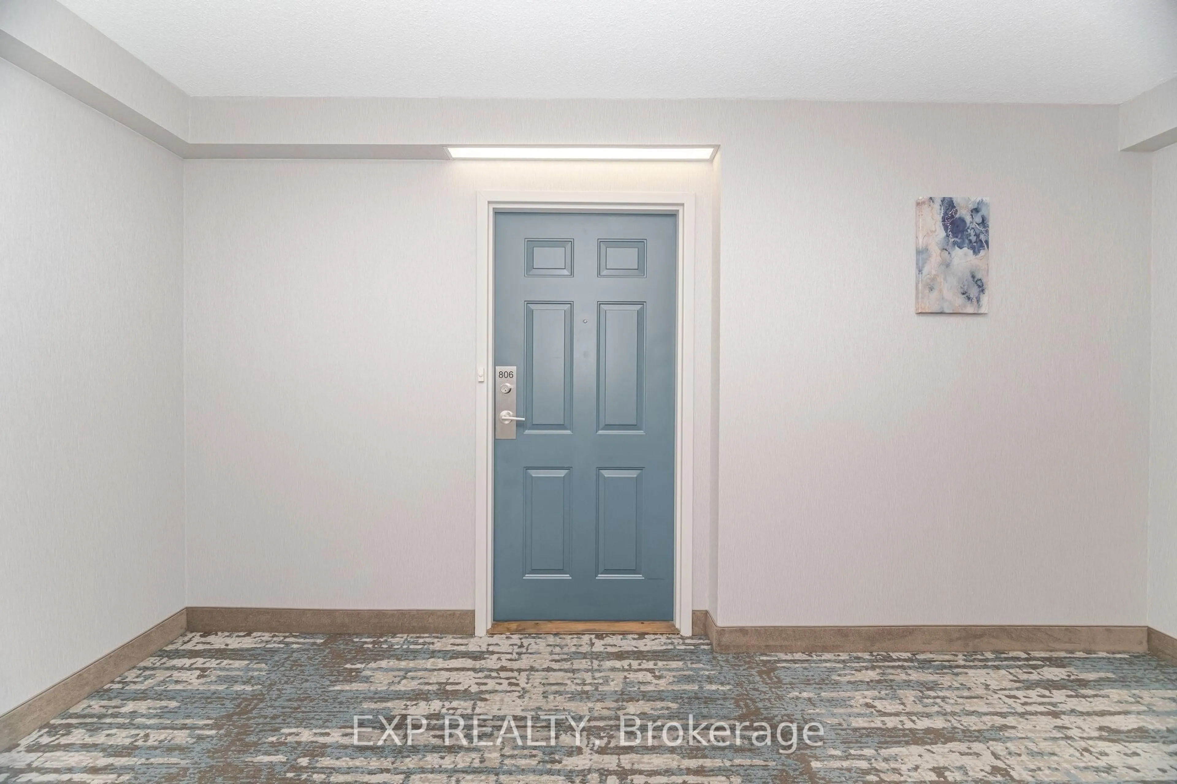 Indoor entryway for 5090 Pinedale Ave #806, Burlington Ontario L7L 3V8