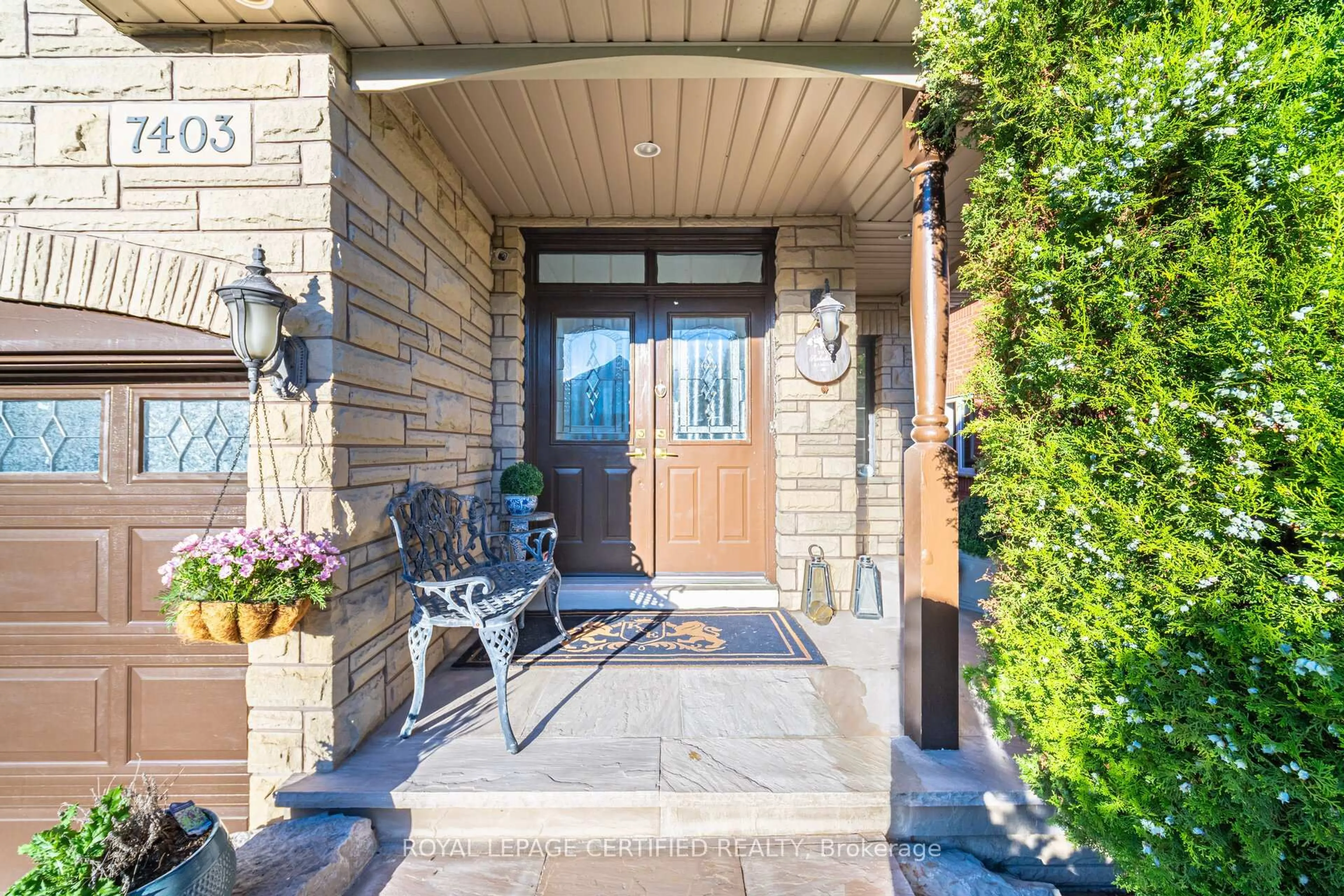 Indoor entryway for 7403 Glamorgan Way, Mississauga Ontario L5W 2A4