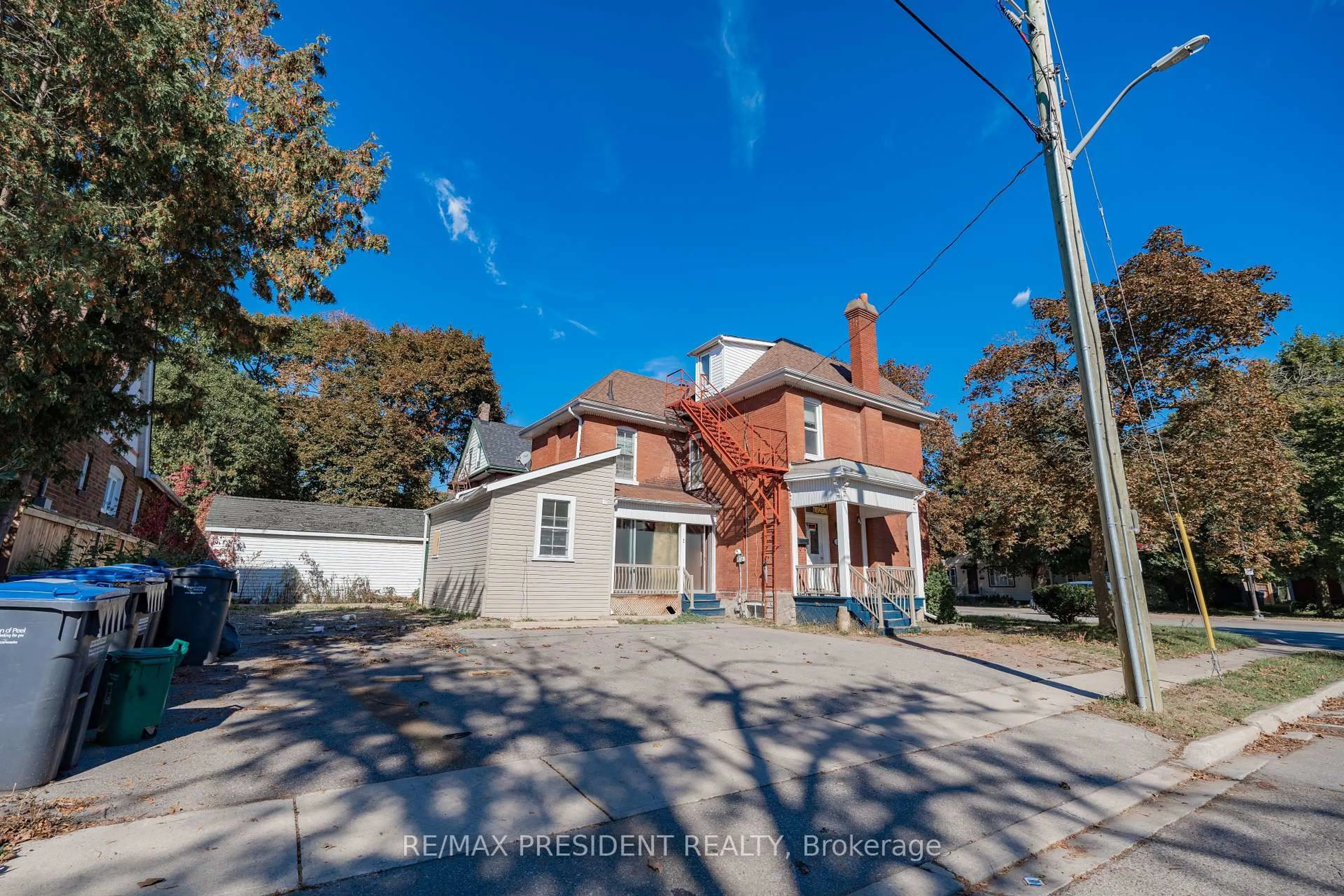 A pic from outside/outdoor area/front of a property/back of a property/a pic from drone, street for 2 David St, Brampton Ontario L6X 1J1
