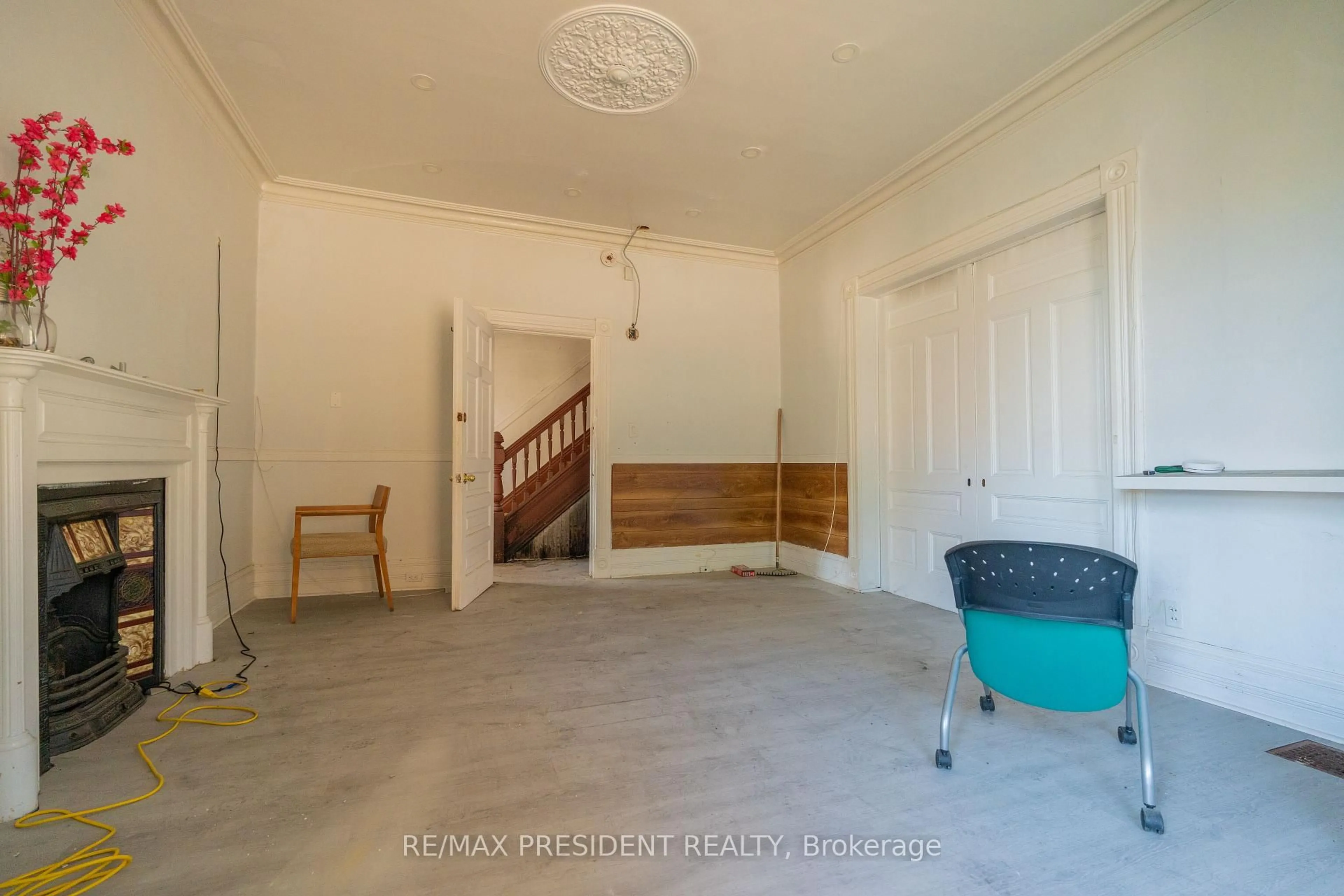 A pic of a room for 2 David St, Brampton Ontario L6X 1J1
