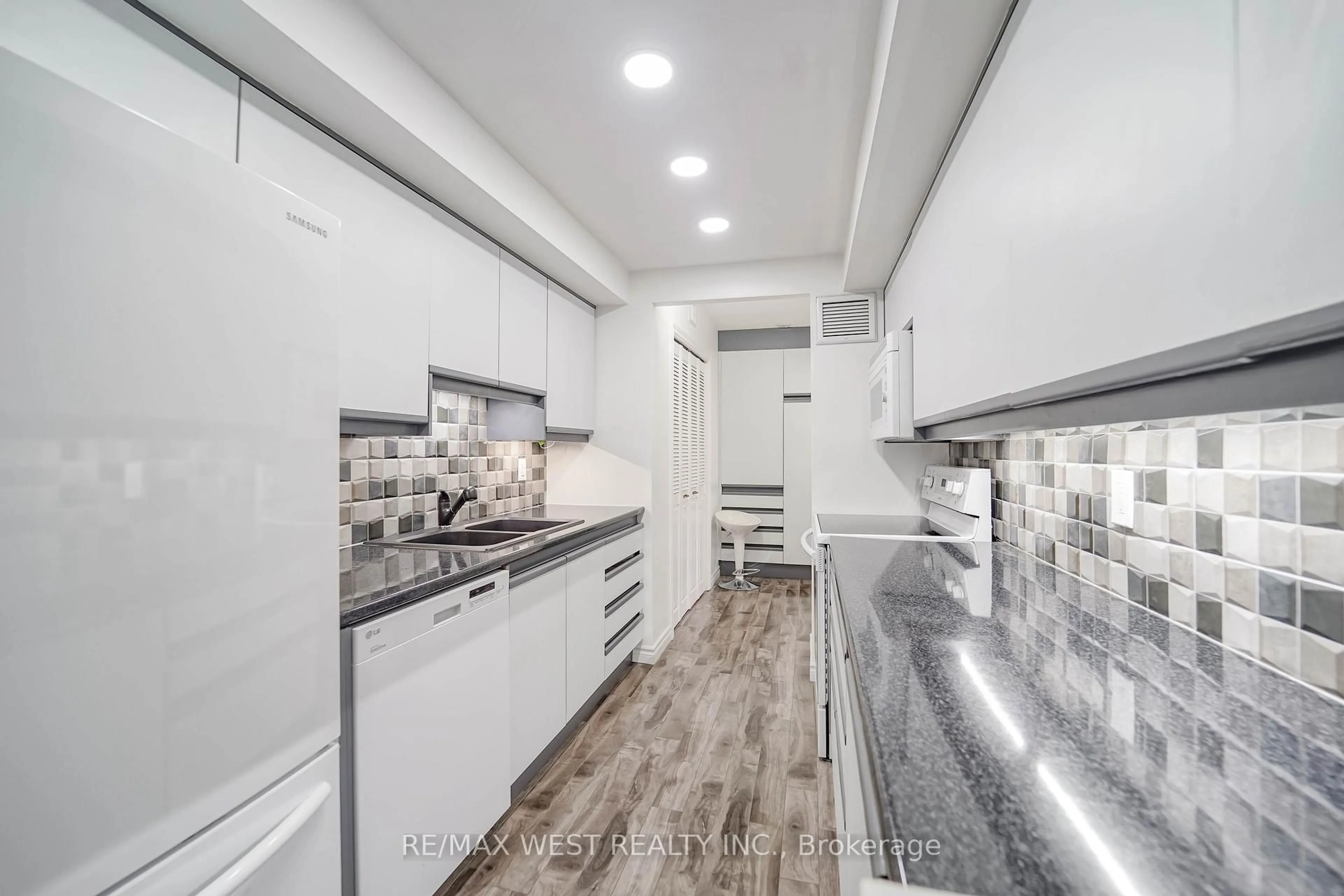 Unknown for 1300 Bloor St #1709, Mississauga Ontario L4Y 3Z2
