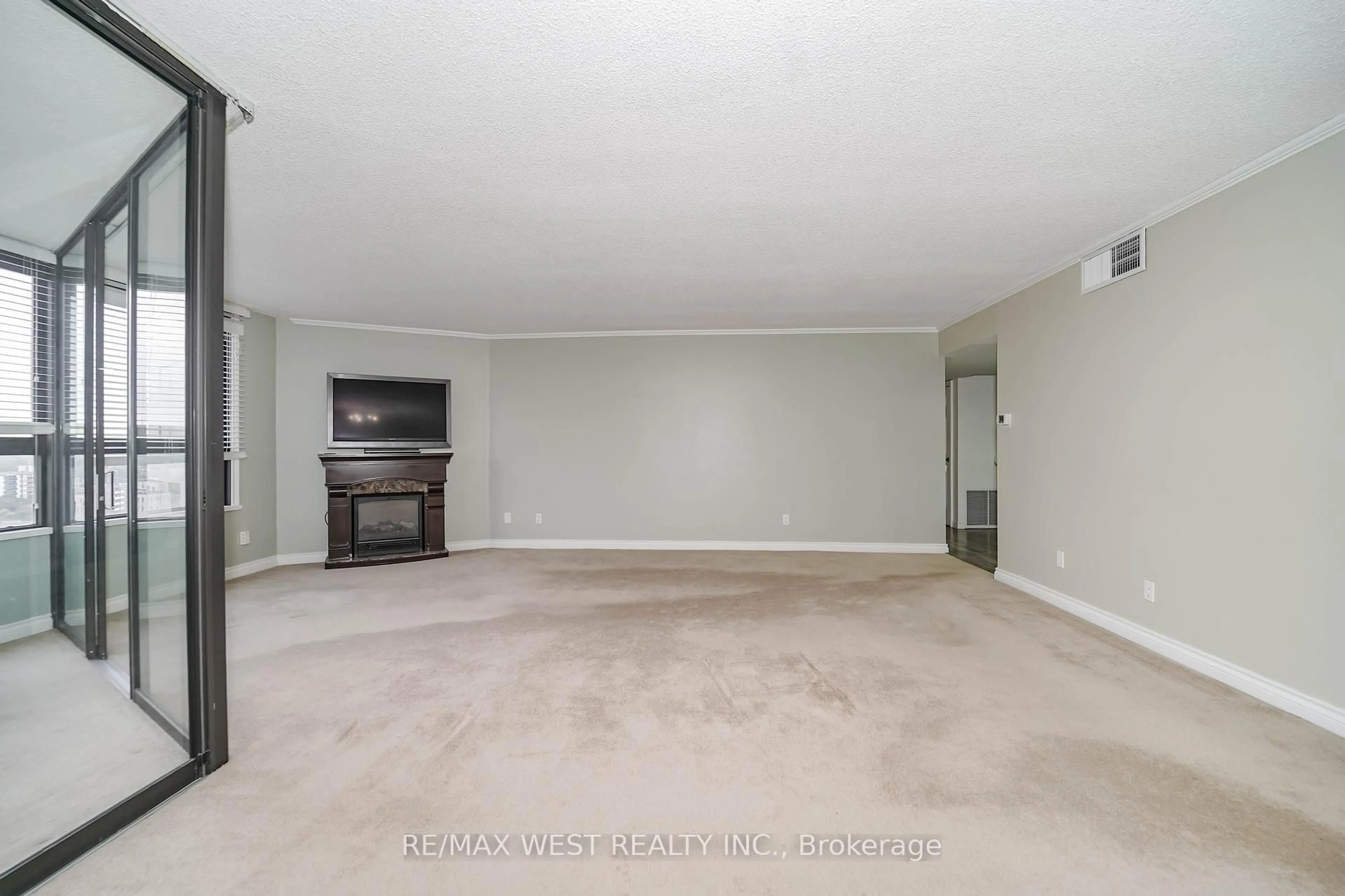 A pic of a room for 1300 Bloor St #1709, Mississauga Ontario L4Y 3Z2