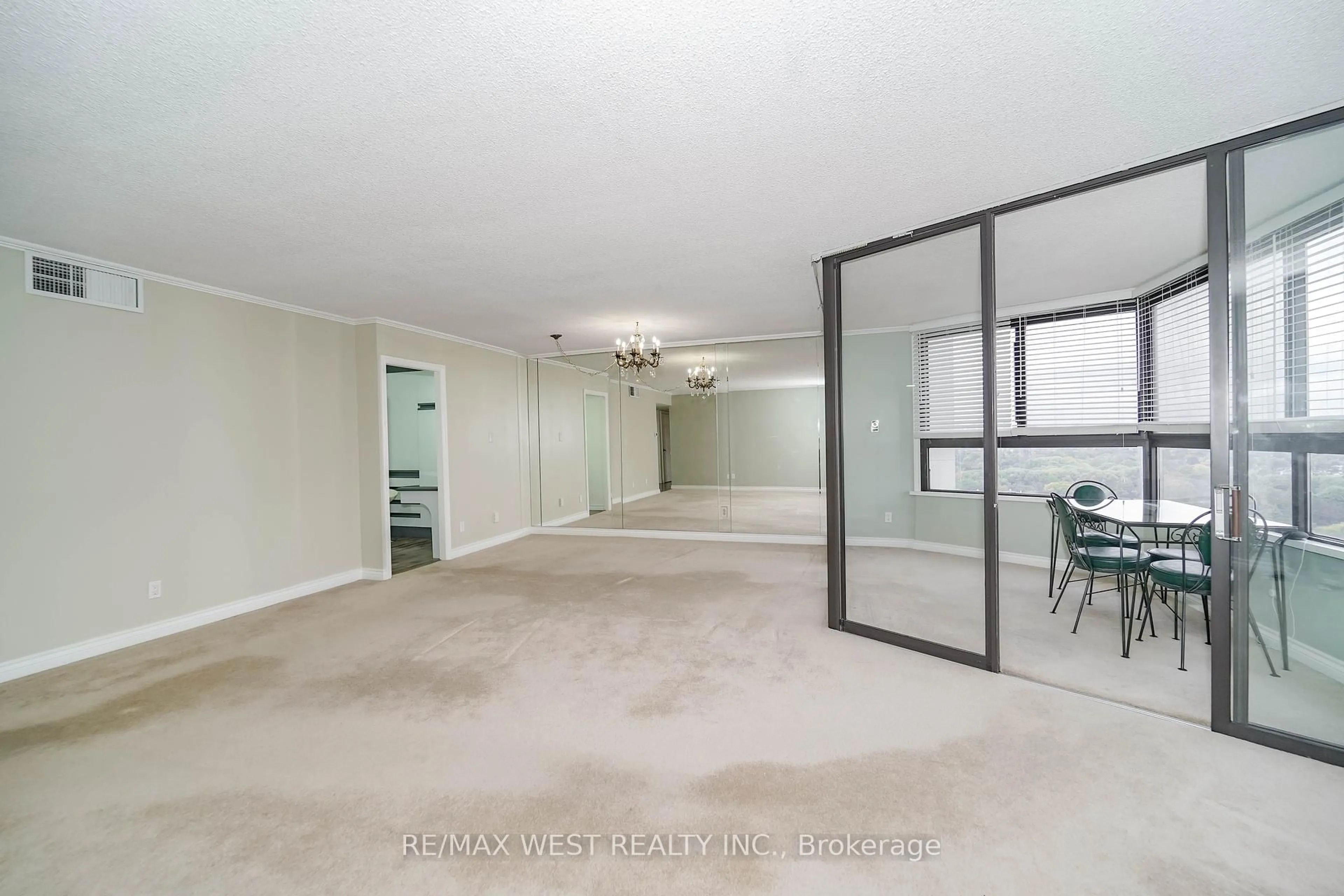 A pic of a room for 1300 Bloor St #1709, Mississauga Ontario L4Y 3Z2