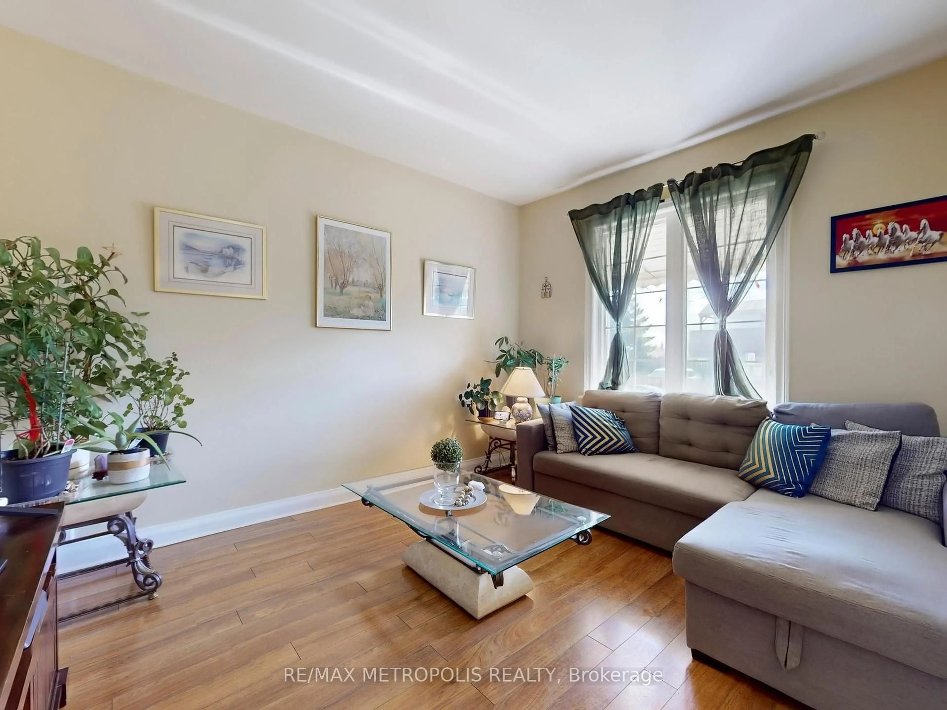 Living room with furniture, unknown for 28 Eversfield Rd, Toronto Ontario M6E 1T7