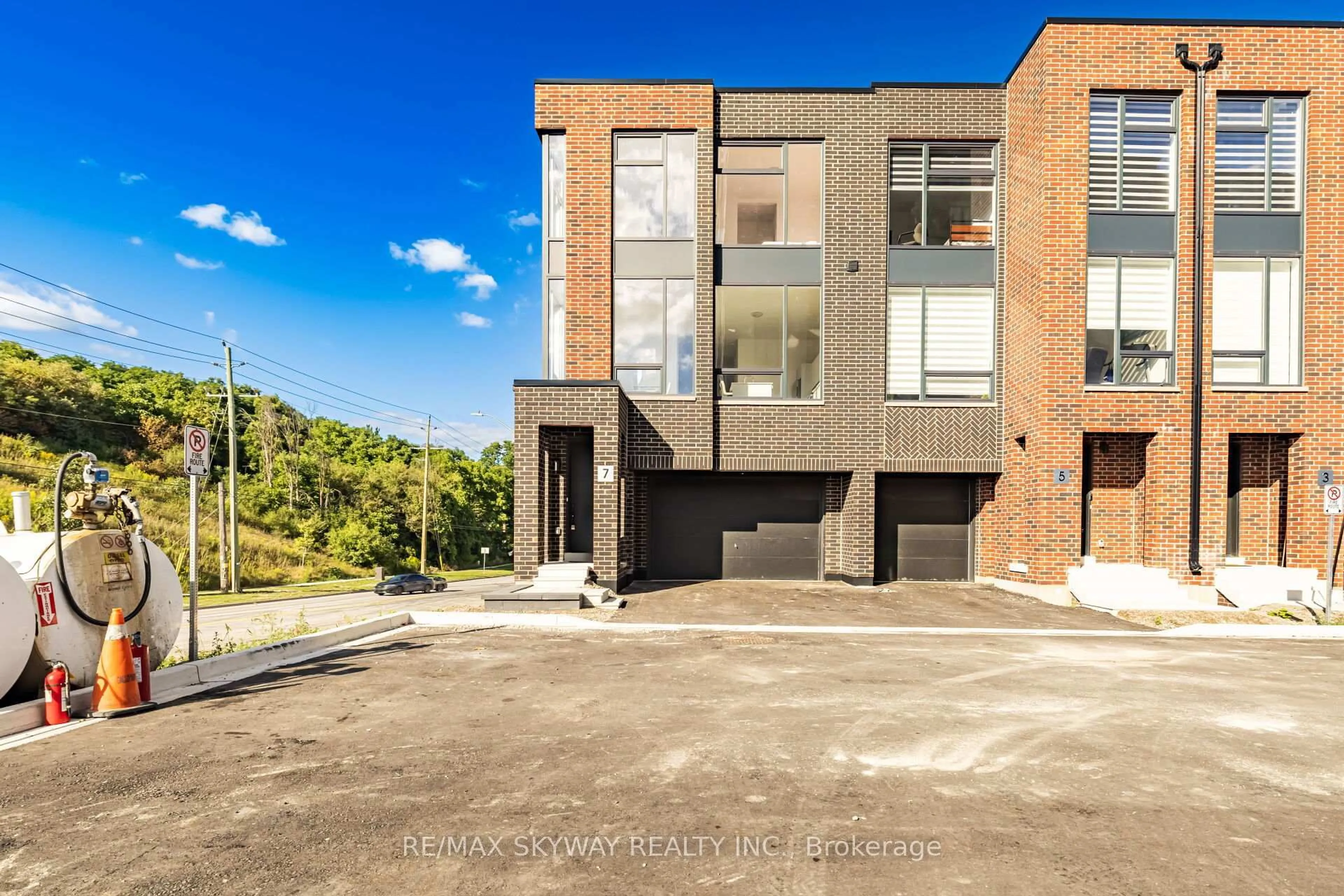 Home with brick exterior material, unknown for 7 Taylor Crt, Caledon Ontario L7E 4L2