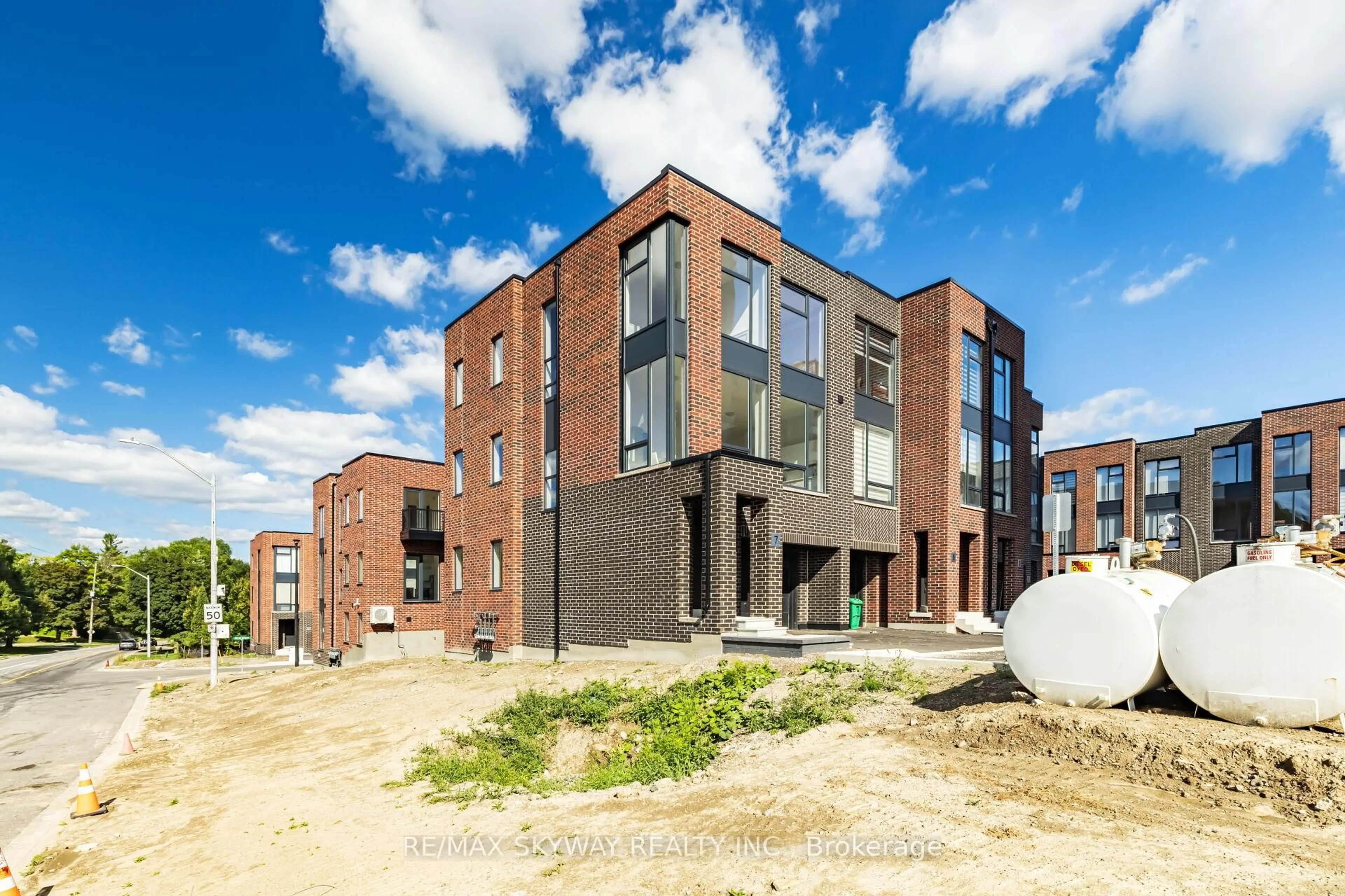 Home with brick exterior material, building for 7 Taylor Crt, Caledon Ontario L7E 4L2