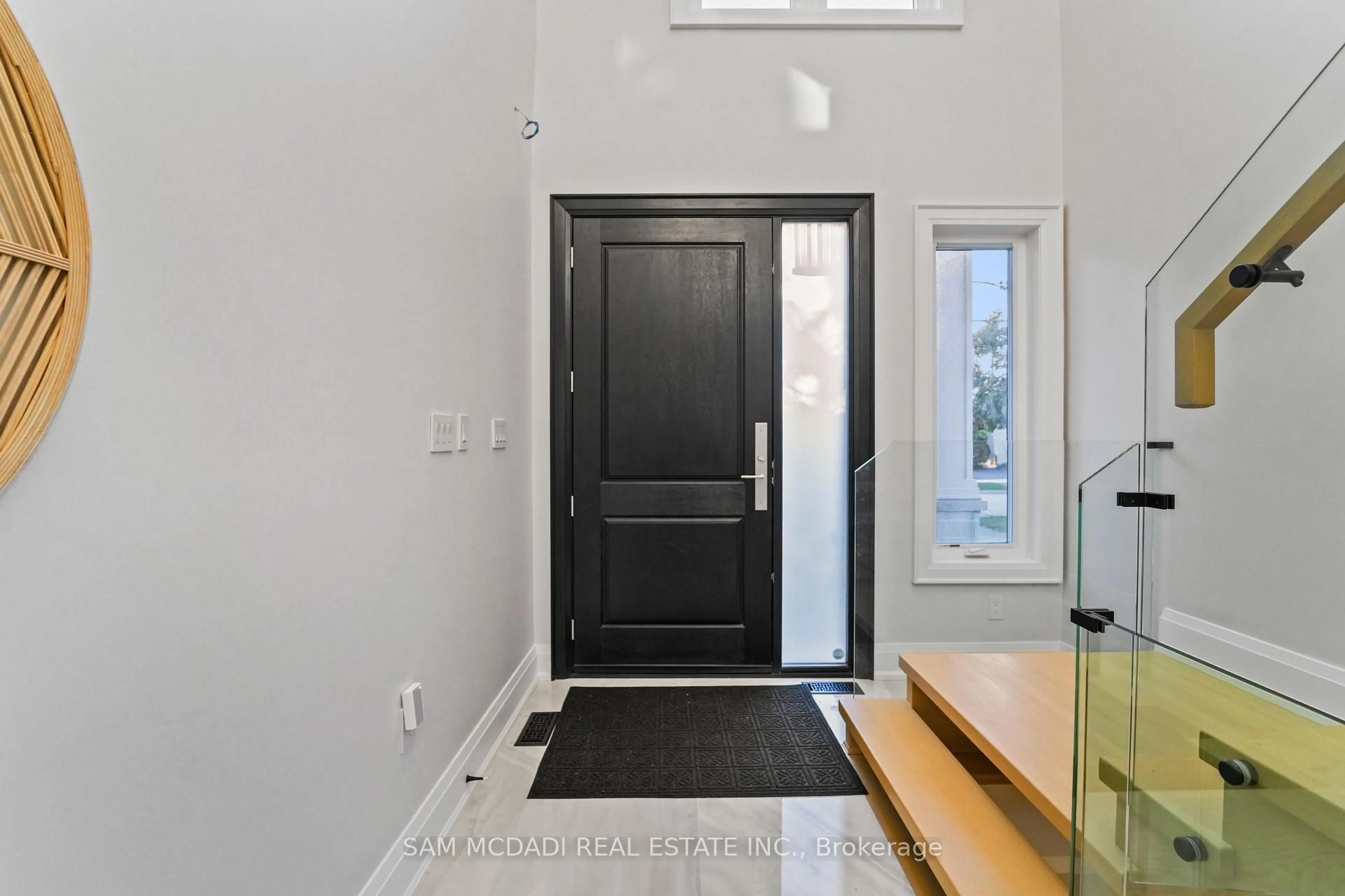 Indoor entryway for 303 Delta St, Toronto Ontario M8W 4G1
