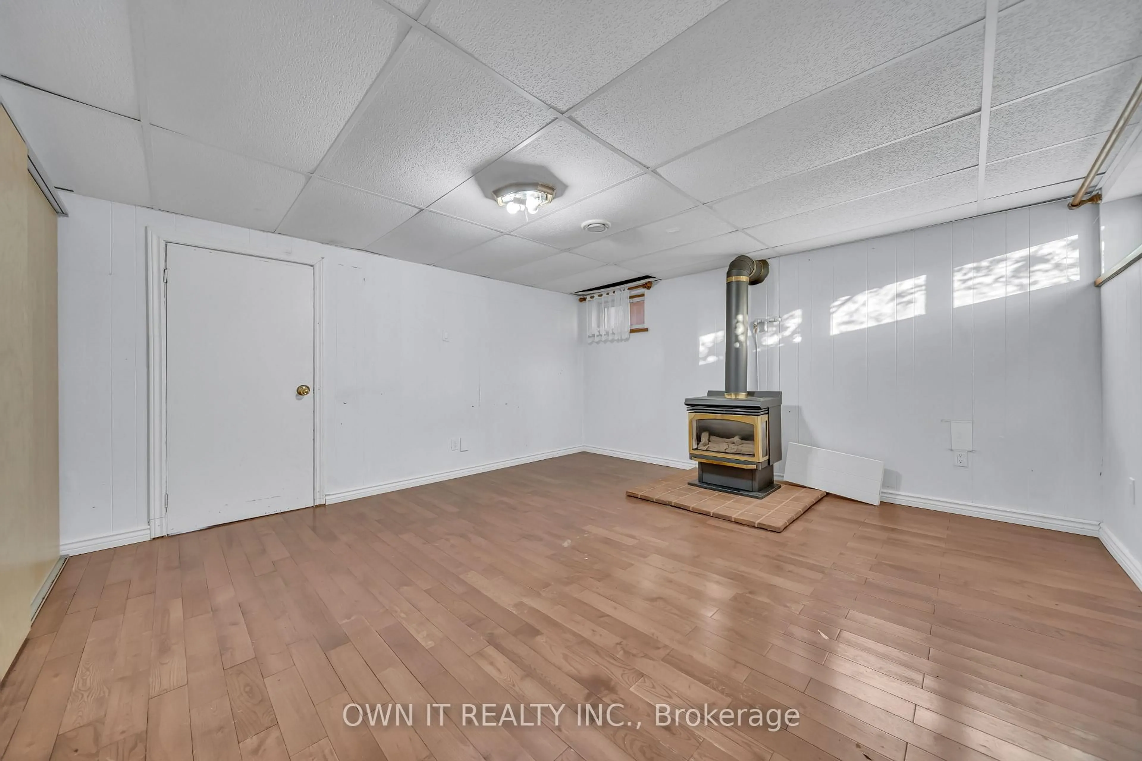 A pic of a room for 68 Campbell Dr, Brampton Ontario L6X 2H7