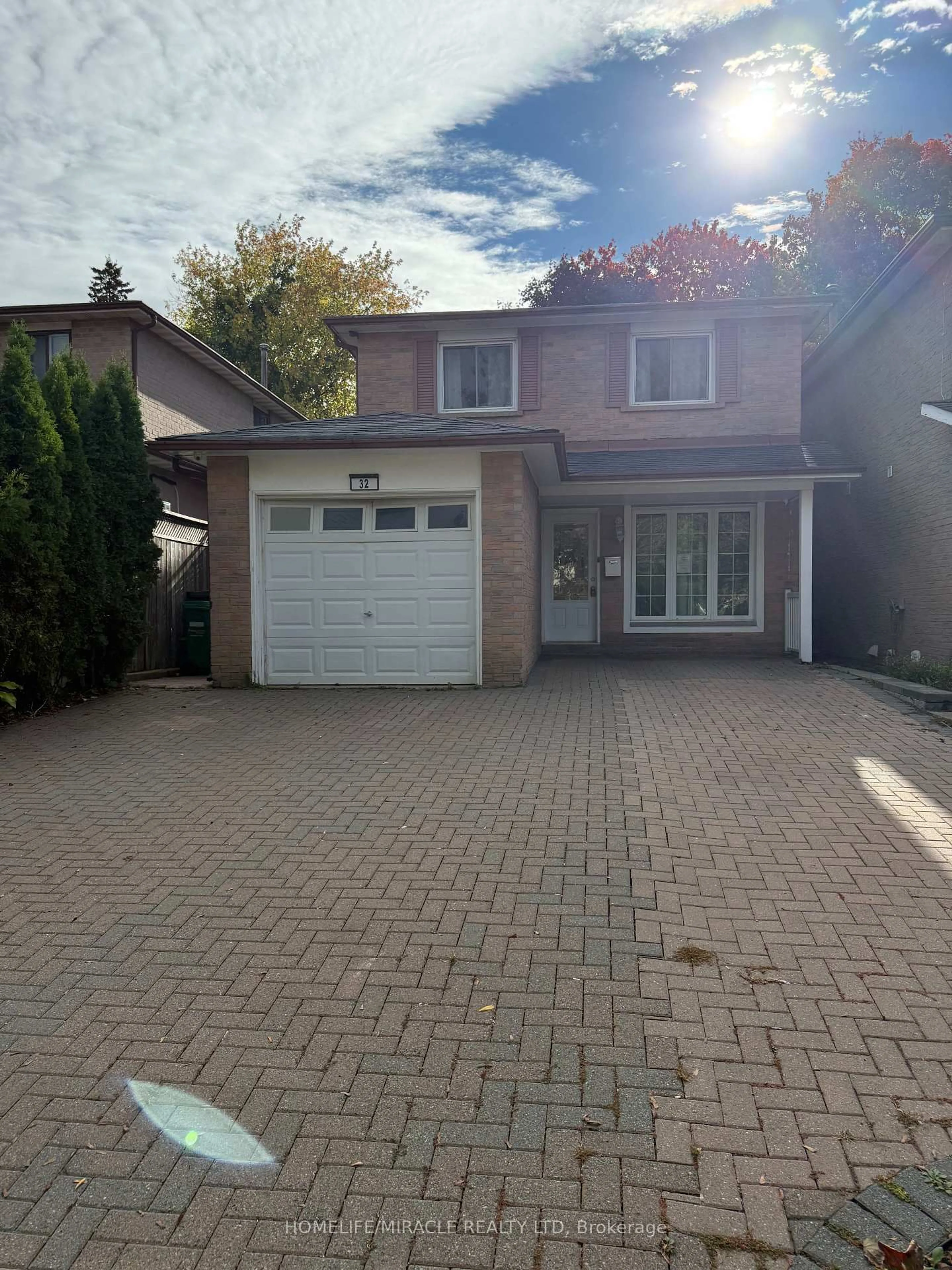 Home with brick exterior material, street for 32 Barrington Cres, Brampton Ontario L6Z 1N3
