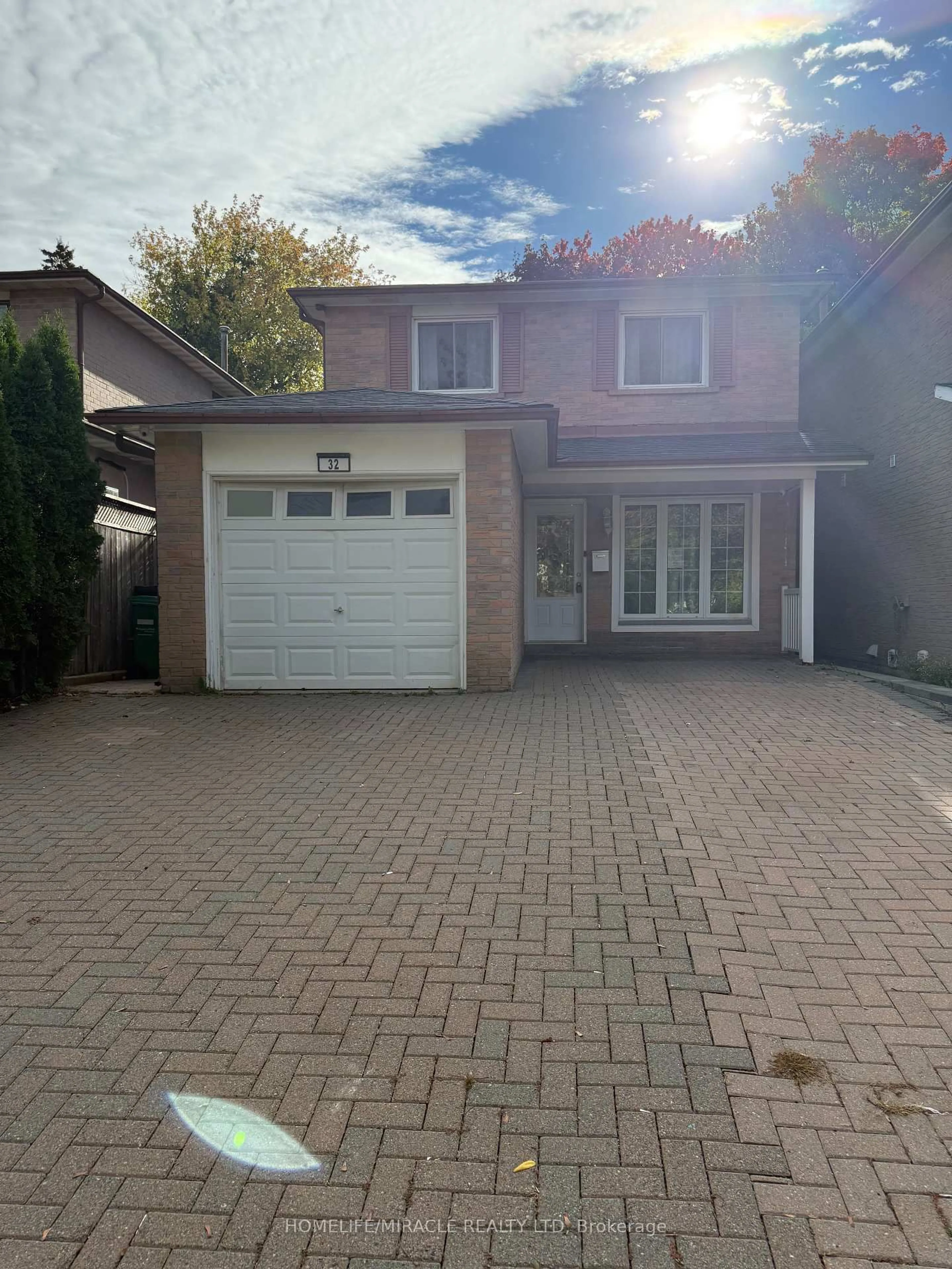 Home with brick exterior material, street for 32 Barrington Cres, Brampton Ontario L6Z 1N3
