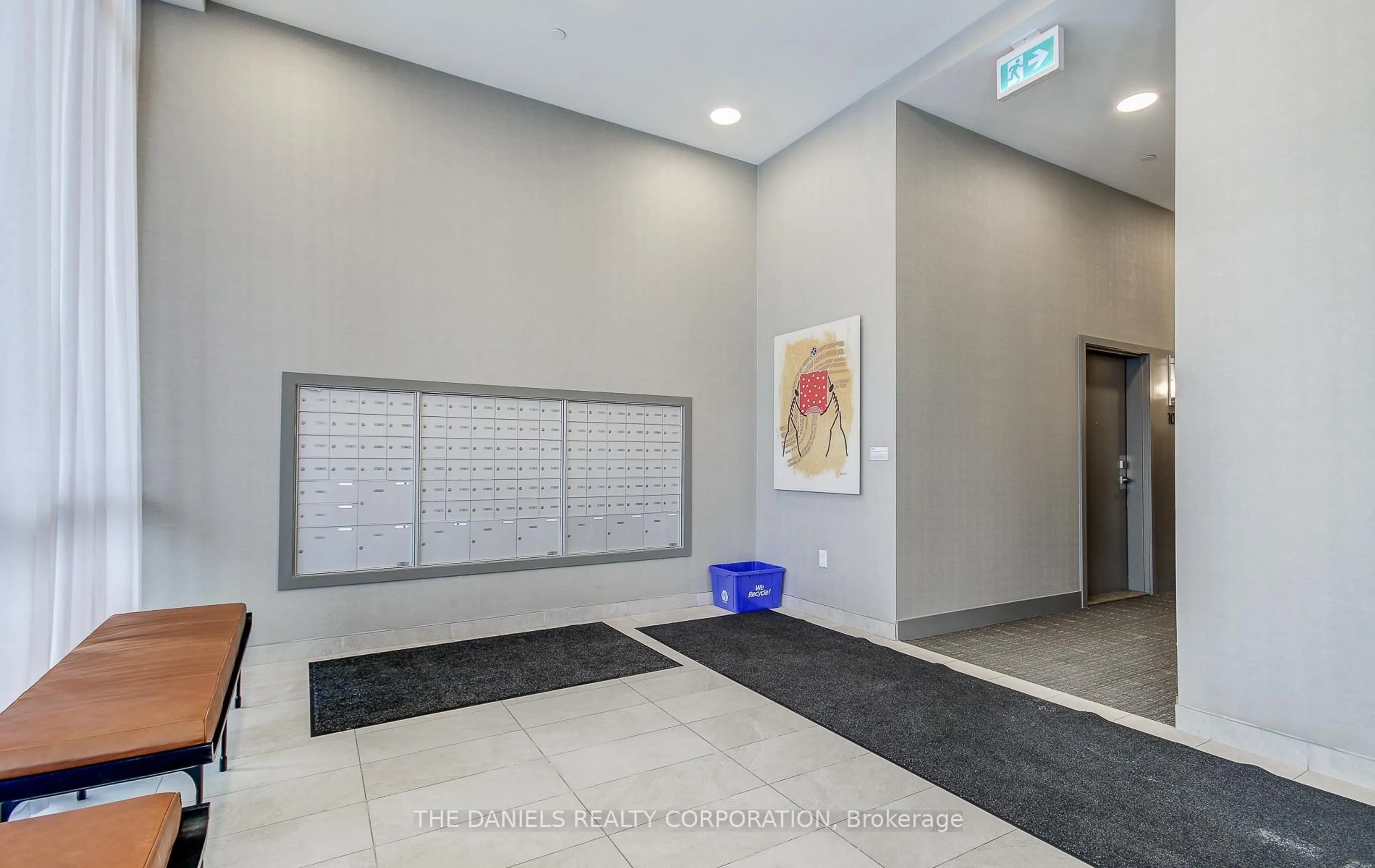 Indoor foyer for 165 Canon Jackson Dr #308, Toronto Ontario M6M 0C3