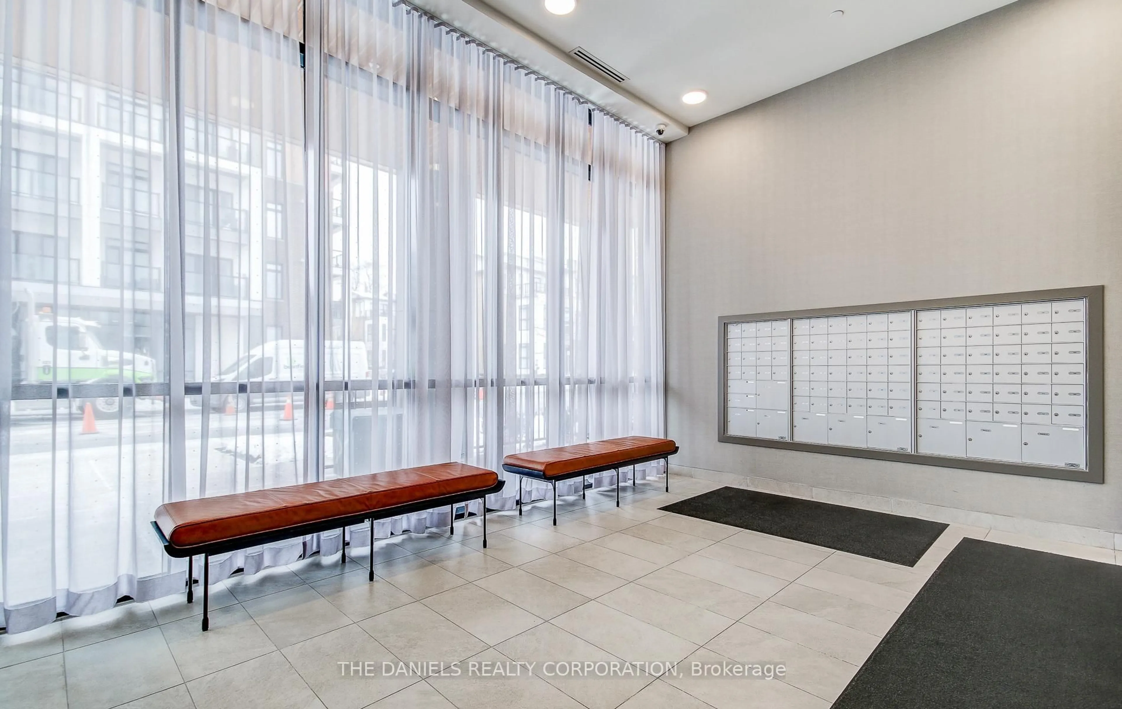 Indoor foyer for 165 Canon Jackson Dr #308, Toronto Ontario M6M 0C3