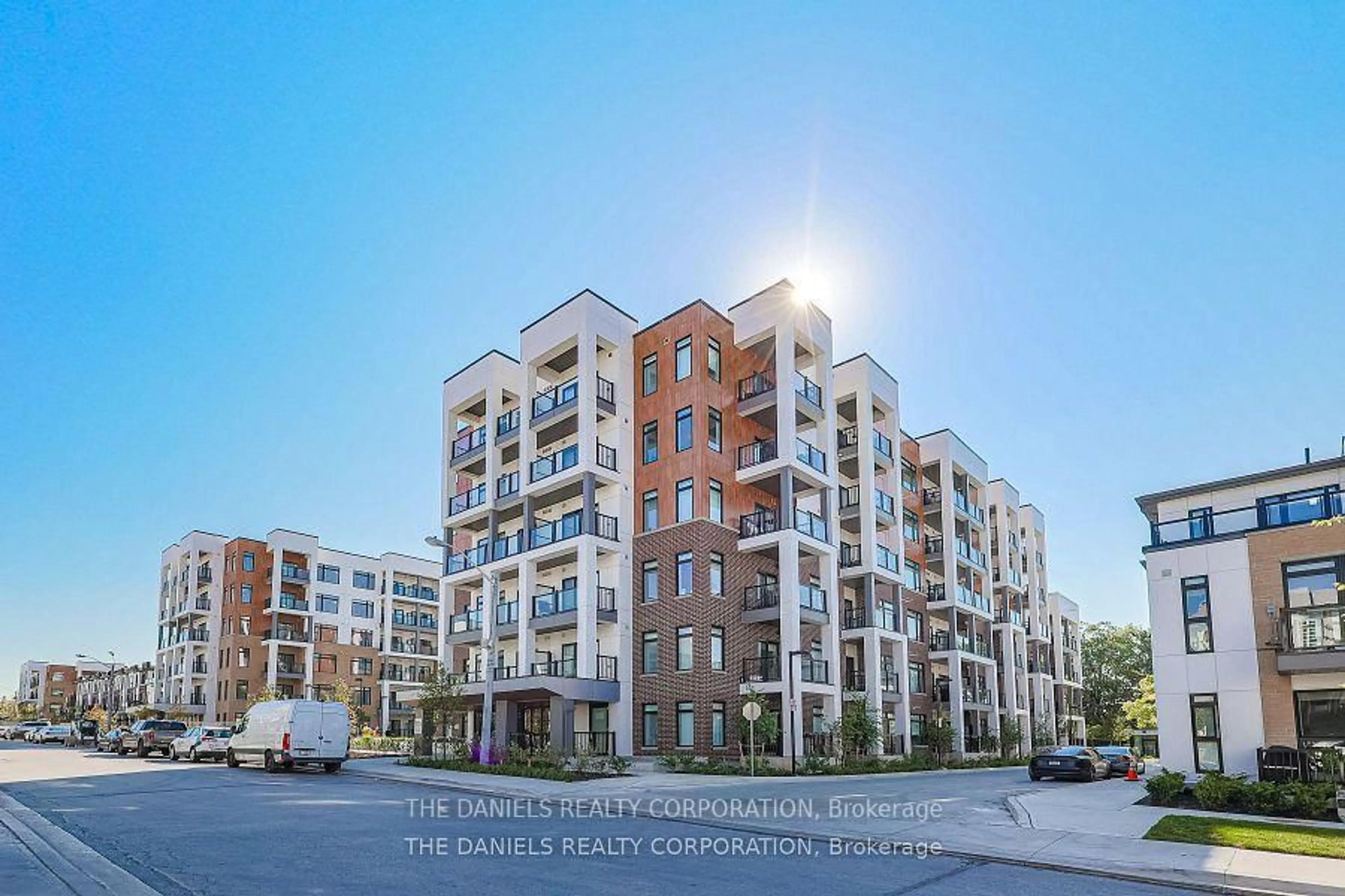 A pic from outside/outdoor area/front of a property/back of a property/a pic from drone, building for 135 Canon Jackson Dr #201, Toronto Ontario M6M 0C3