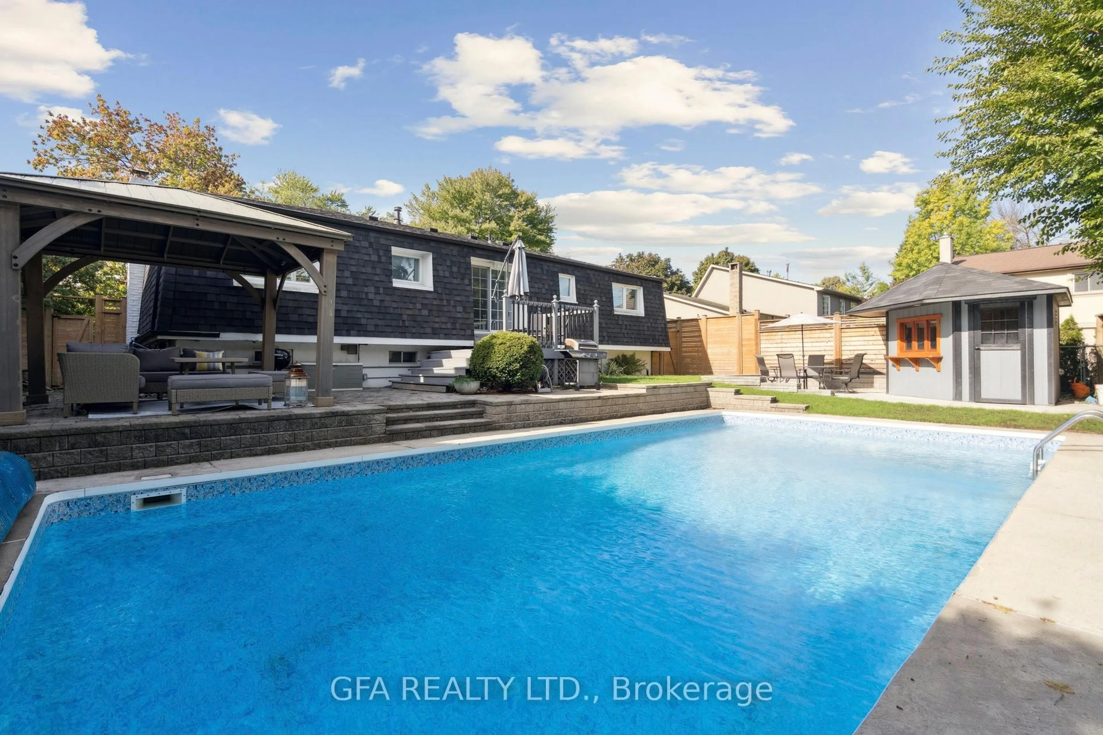 Pool for 2373 Cheverie St, Oakville Ontario L6J 5W5