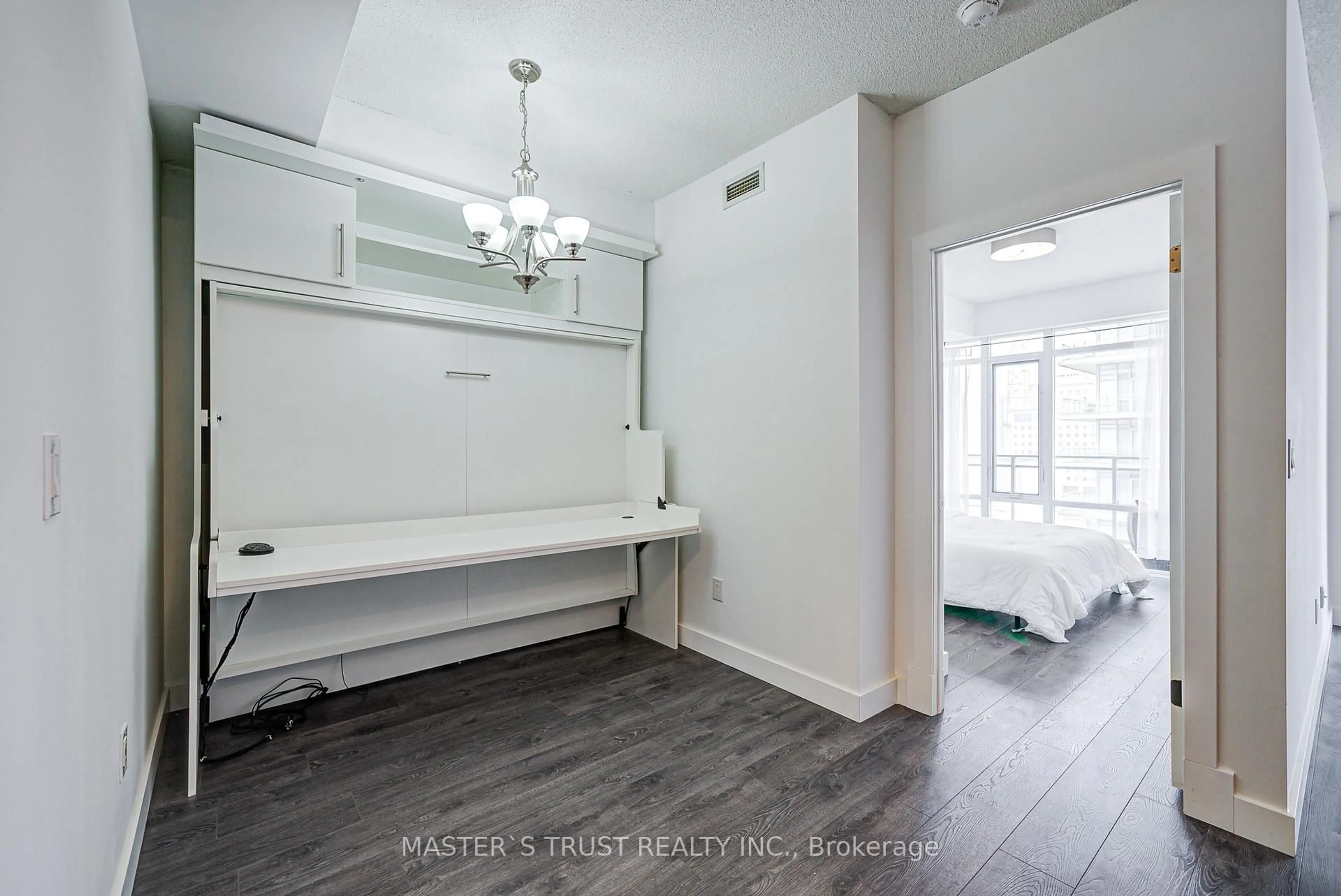 Indoor entryway for 360 Square One Dr #1203, Mississauga Ontario L5B 0G7