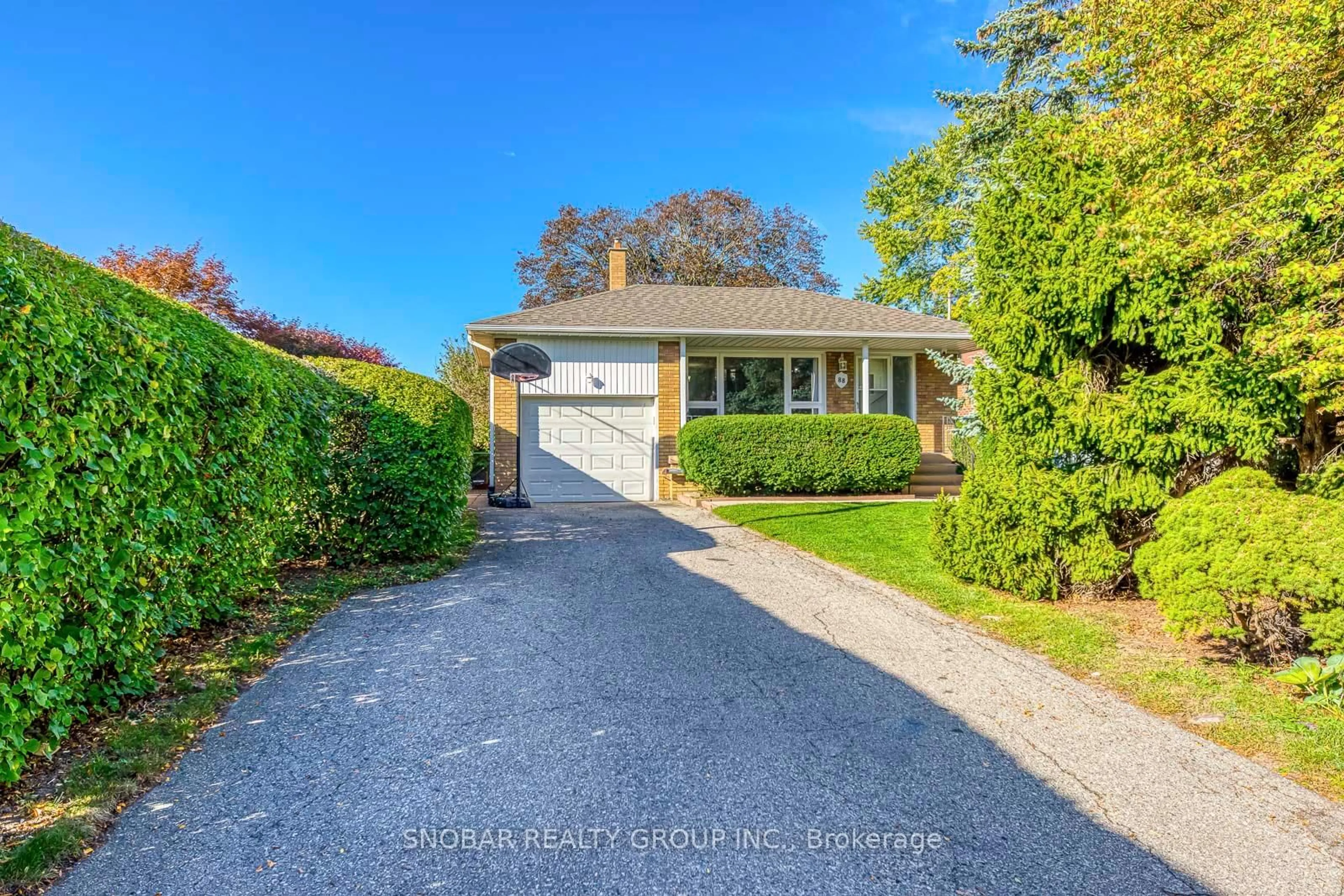 A pic from outside/outdoor area/front of a property/back of a property/a pic from drone, street for 88 Poynter Dr, Toronto Ontario M9R 1L5