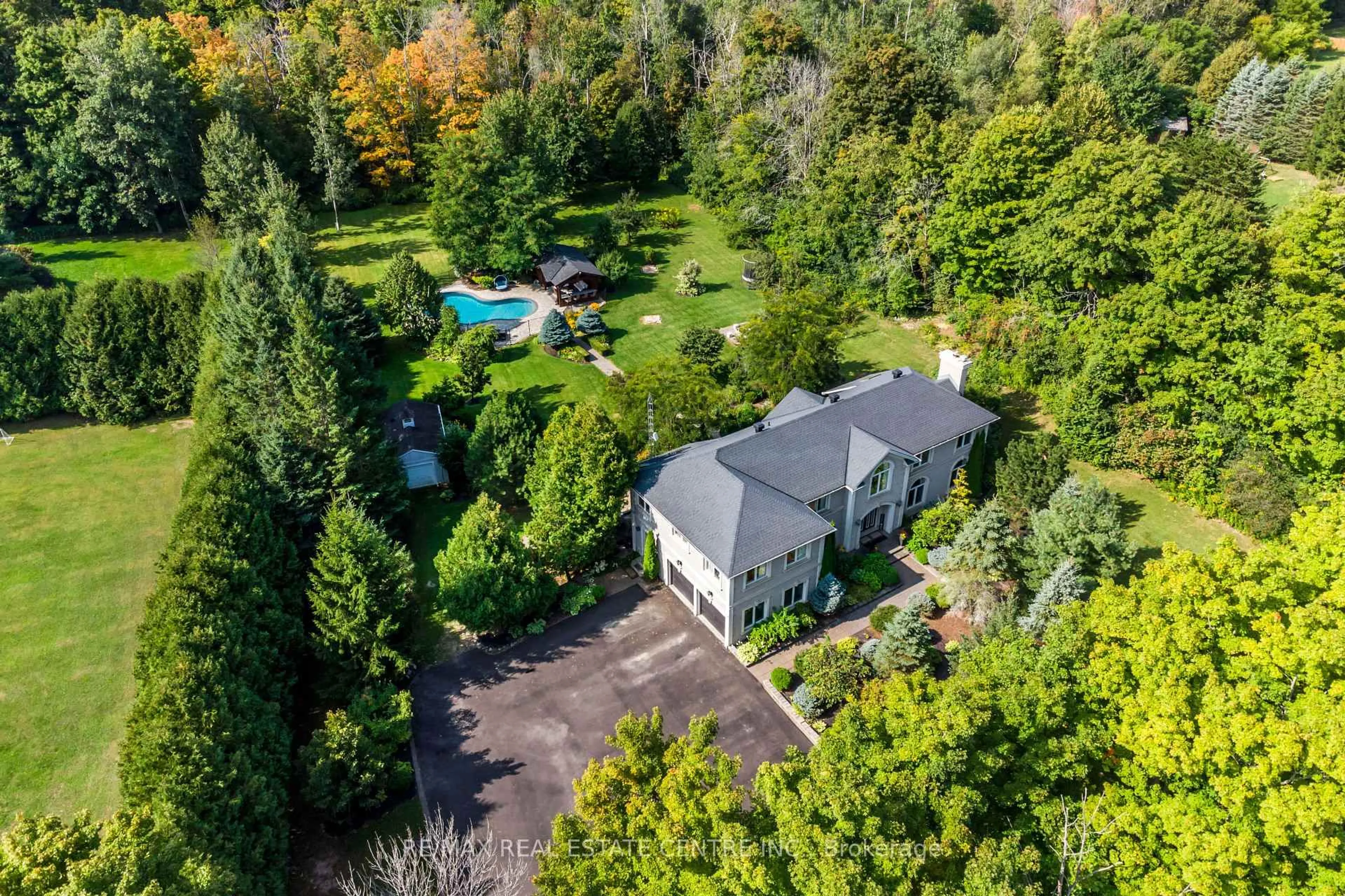 A pic from outside/outdoor area/front of a property/back of a property/a pic from drone, forest/trees view for 4220 Ennisclare Dr, Milton Ontario N0B 2K0