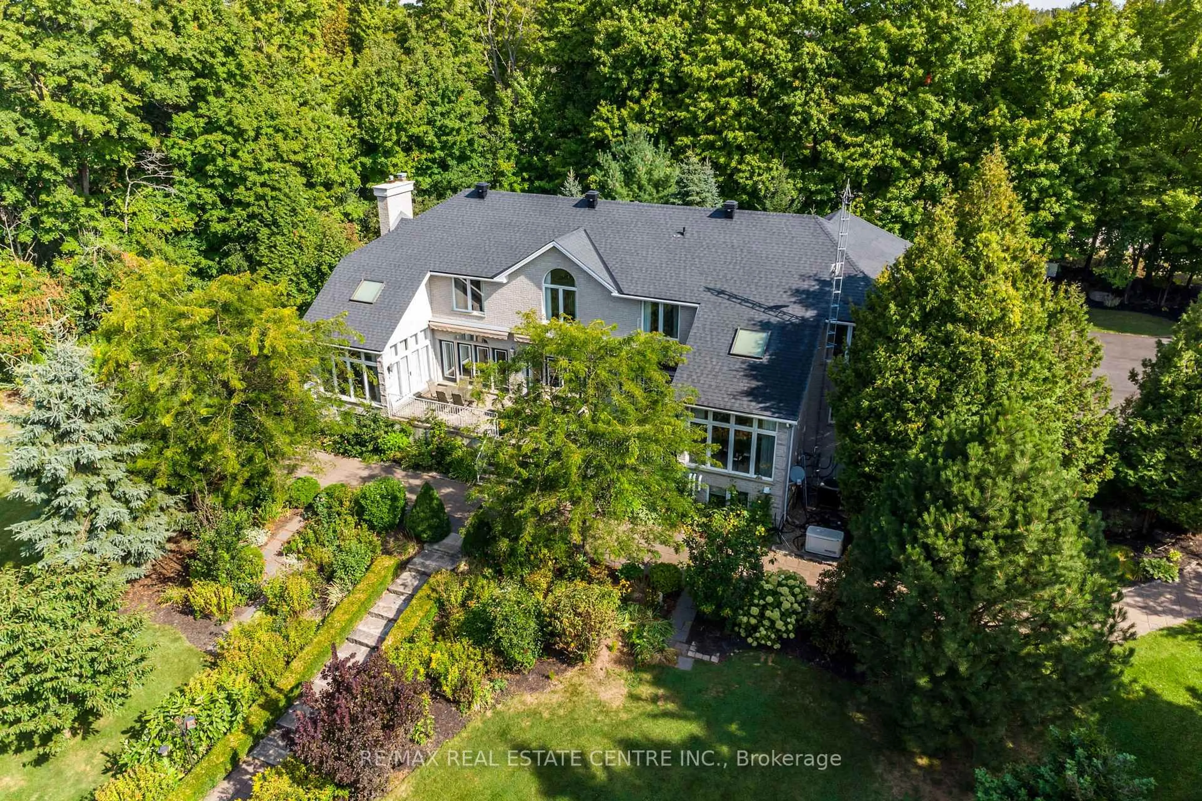 A pic from outside/outdoor area/front of a property/back of a property/a pic from drone, forest/trees view for 4220 Ennisclare Dr, Milton Ontario N0B 2K0