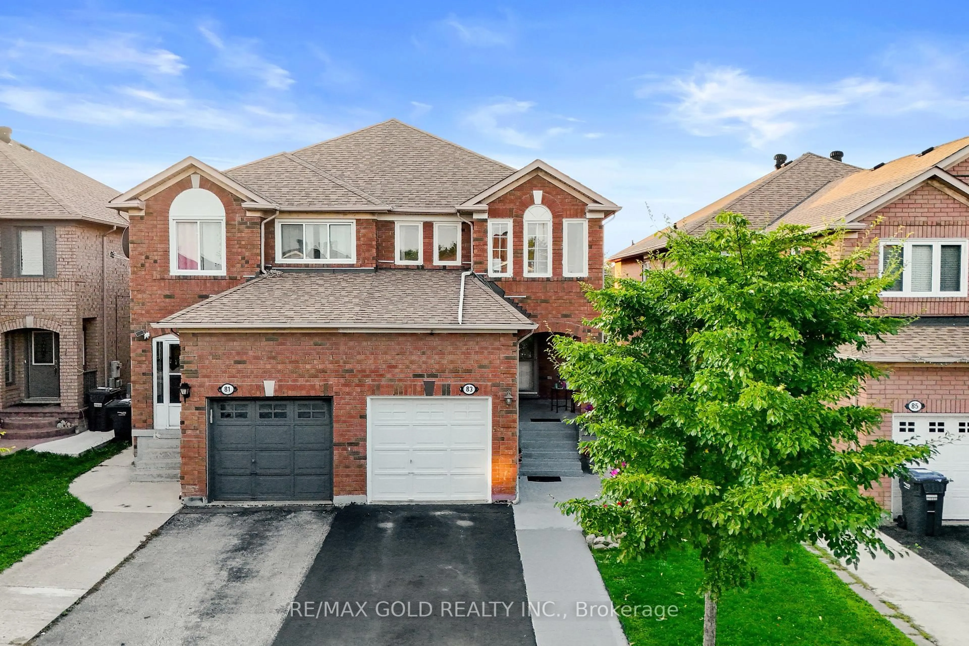 A pic from outside/outdoor area/front of a property/back of a property/a pic from drone, street for 83 Mount Ranier Cres, Brampton Ontario L6R 2L1