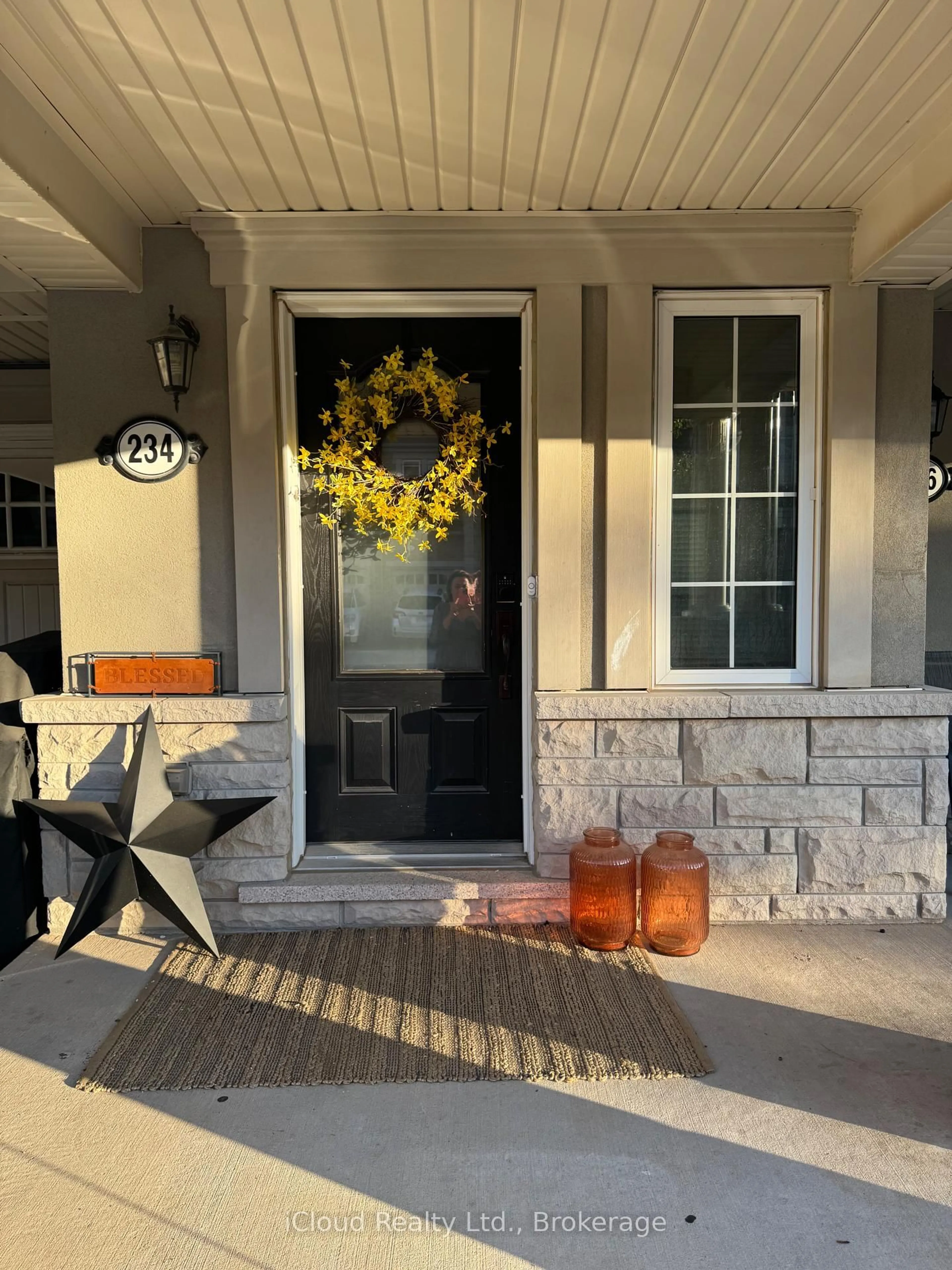 Indoor entryway for 234 Sarah Cline Dr, Oakville Ontario L6M 0V3
