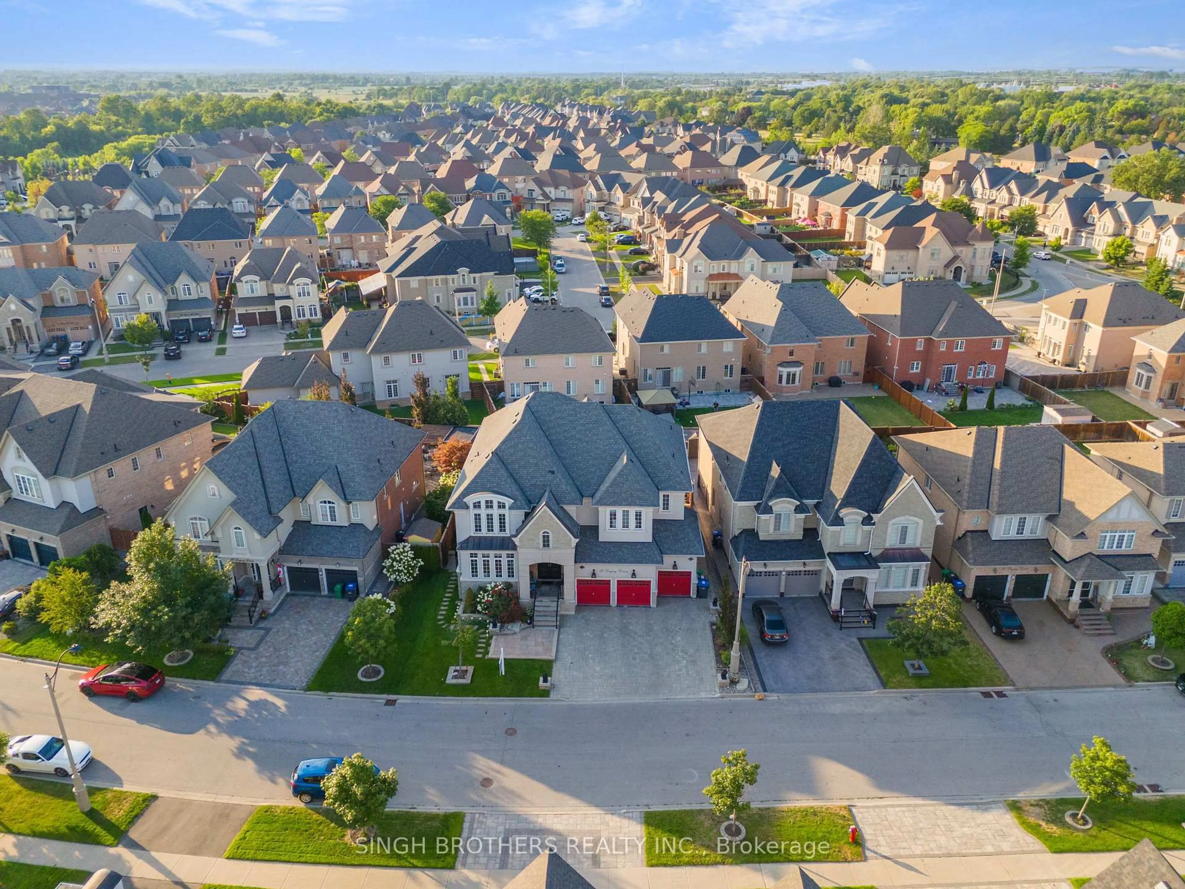 A pic from outside/outdoor area/front of a property/back of a property/a pic from drone, street for 15 Degrey Dr, Brampton Ontario L6P 3T6
