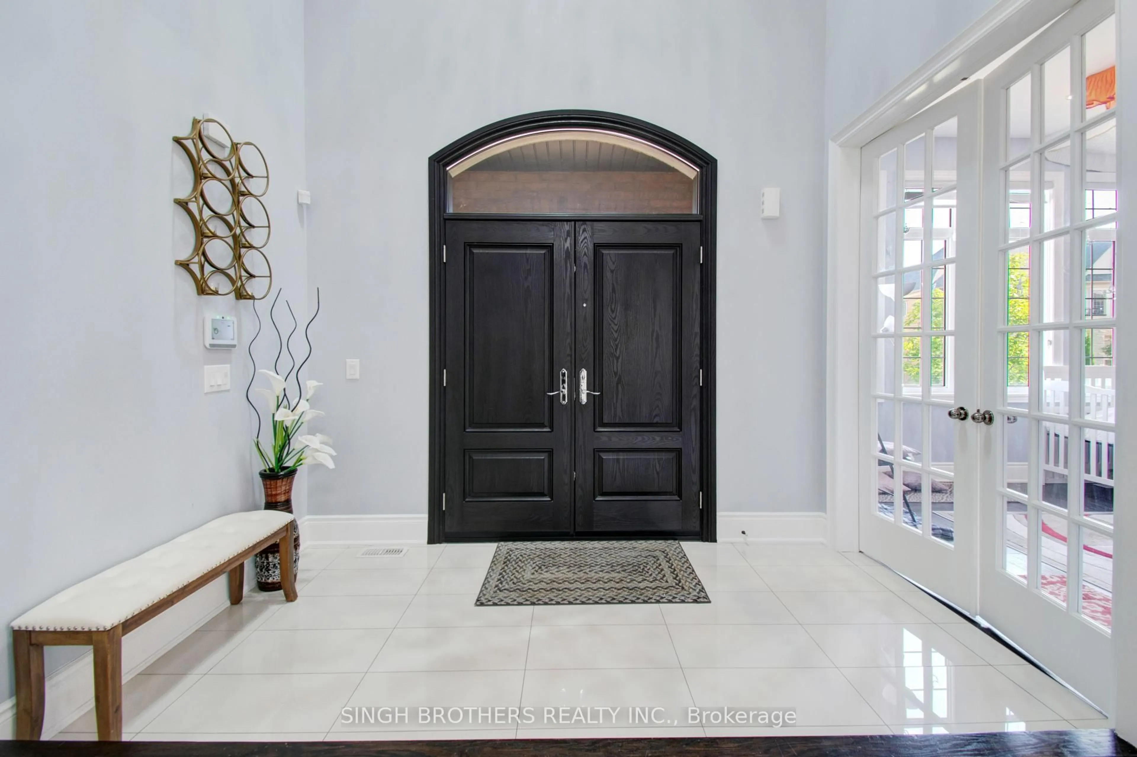 Indoor entryway for 15 Degrey Dr, Brampton Ontario L6P 3T6