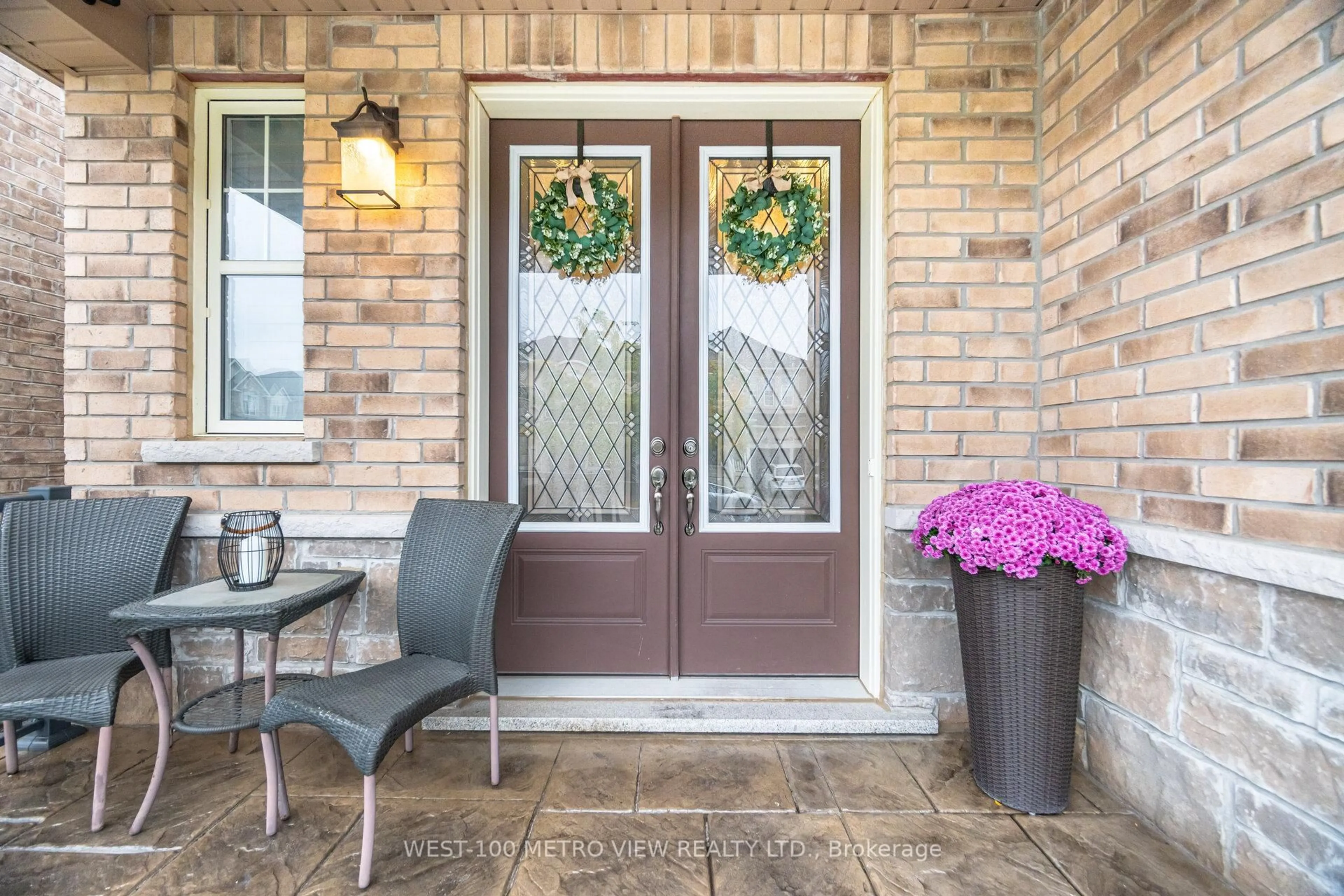 Indoor entryway for 4 Ivor Cres, Brampton Ontario L7A 4L5