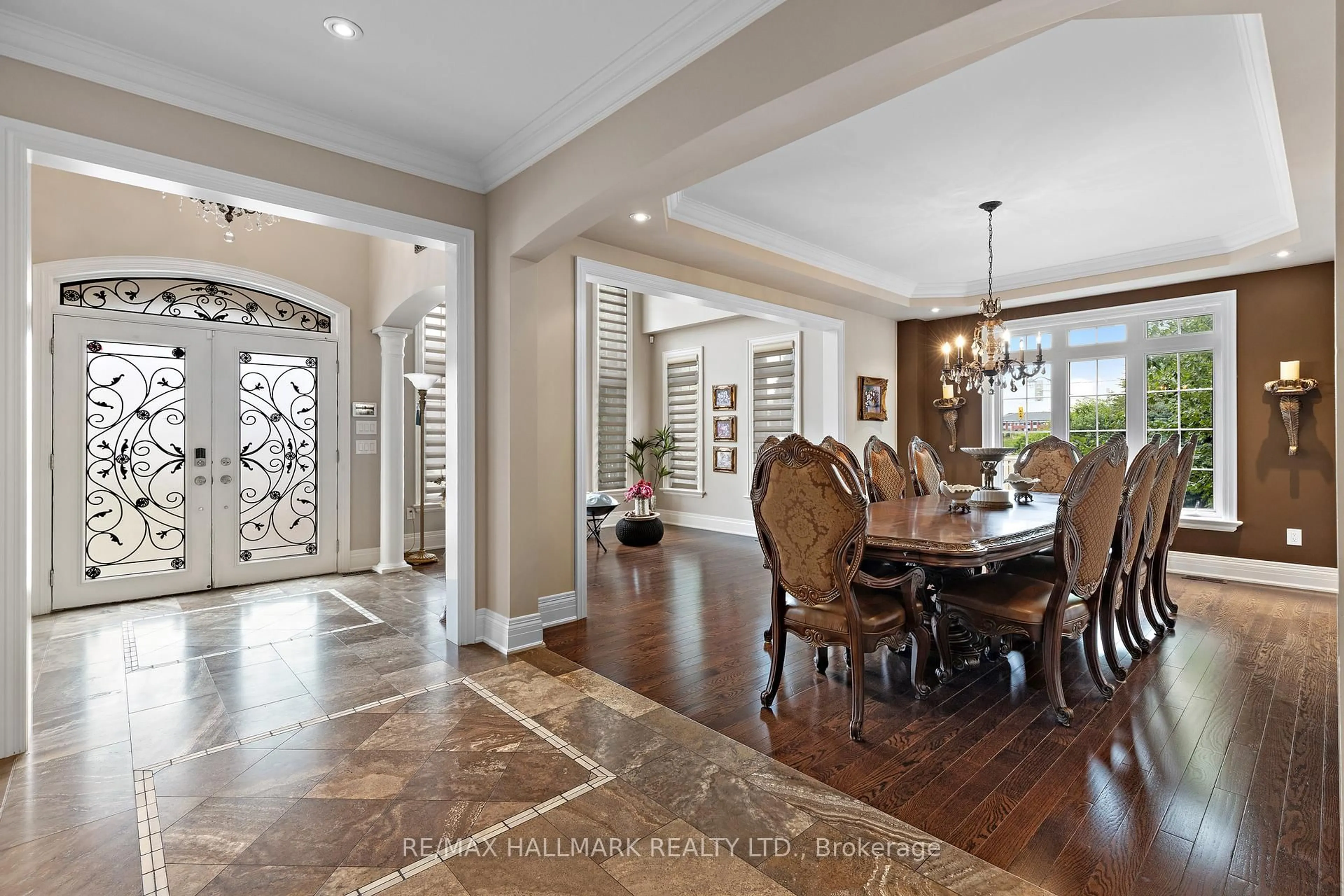 Dining room, ceramic/tile floor for 2485 Meadowridge Dr, Oakville Ontario L6H 7R4