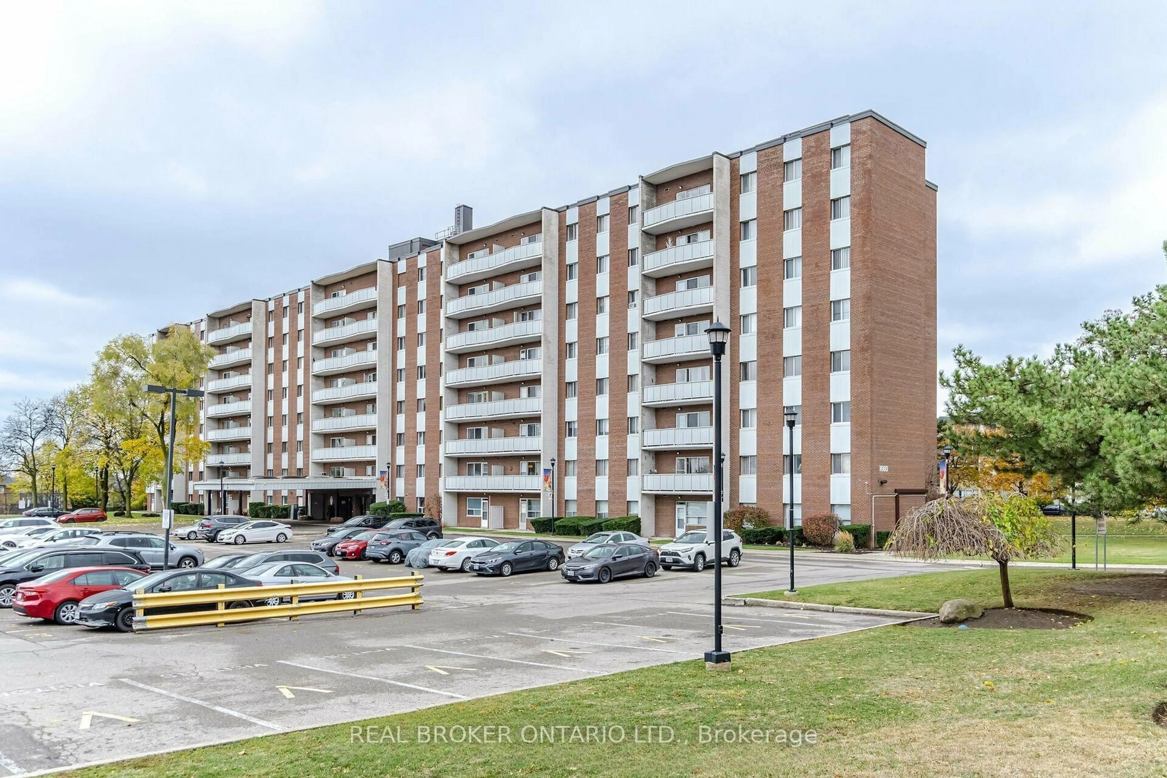A pic from outside/outdoor area/front of a property/back of a property/a pic from drone, street for 1660 Bloor St #411, Mississauga Ontario L4X 1R9