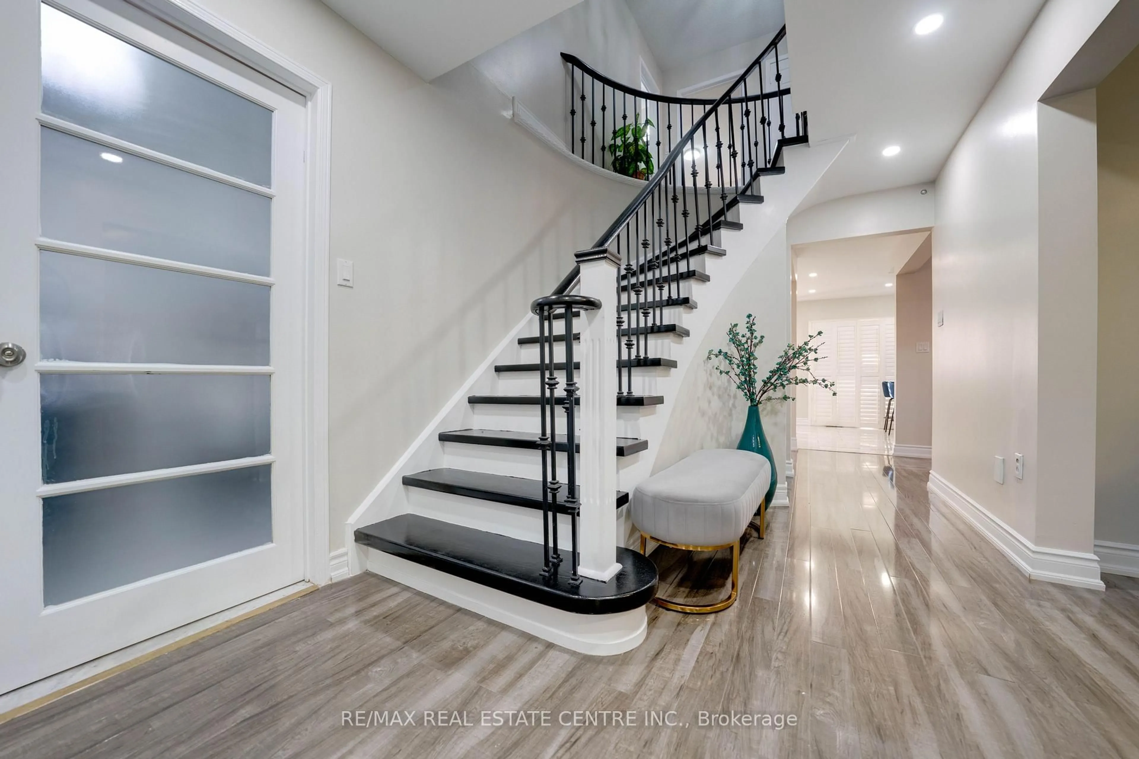 Stairs for 37 Pebblestone Circ, Brampton Ontario L6X 4N2