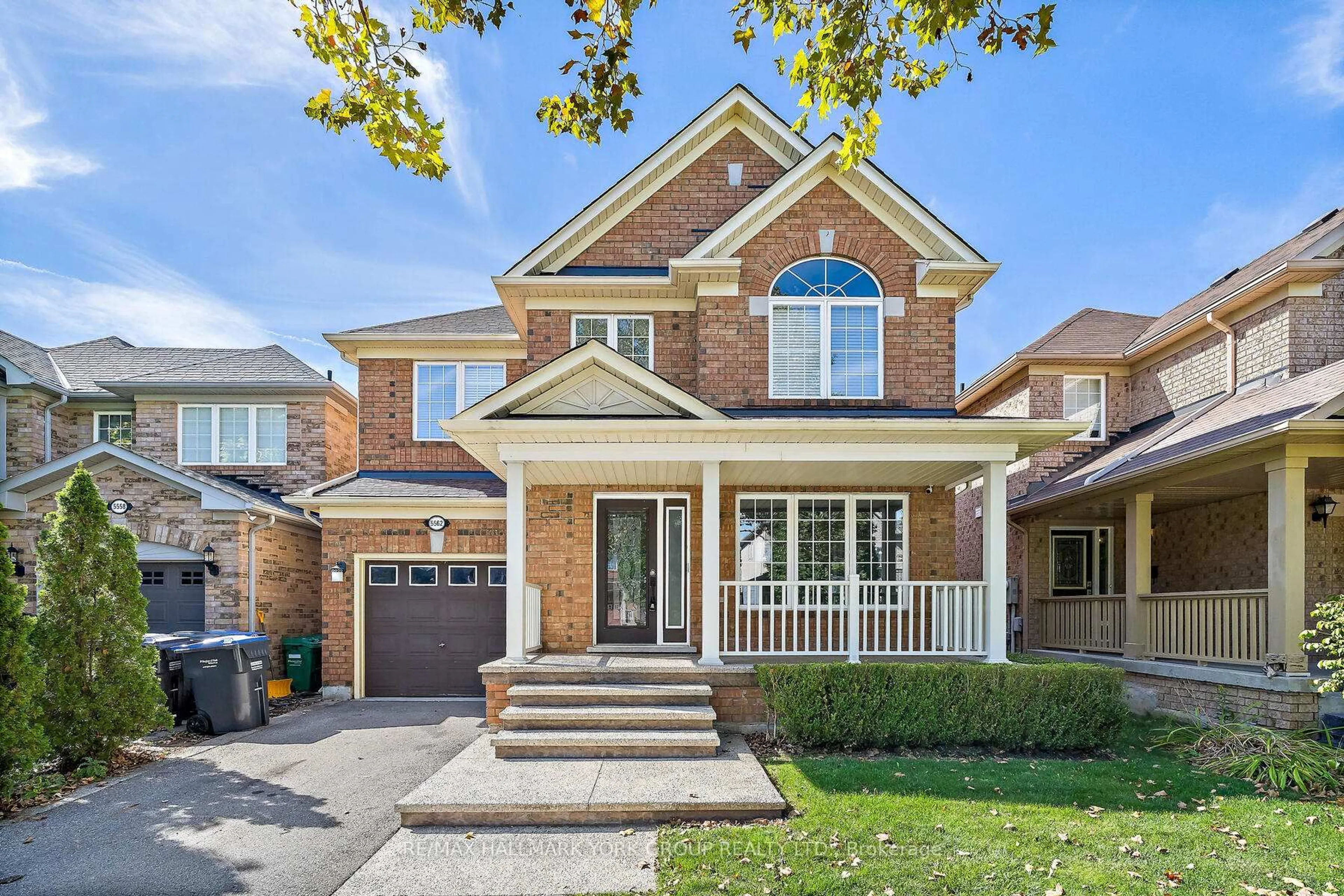 Home with brick exterior material, street for 5562 Broadpath Gate, Mississauga Ontario L5M 6M4