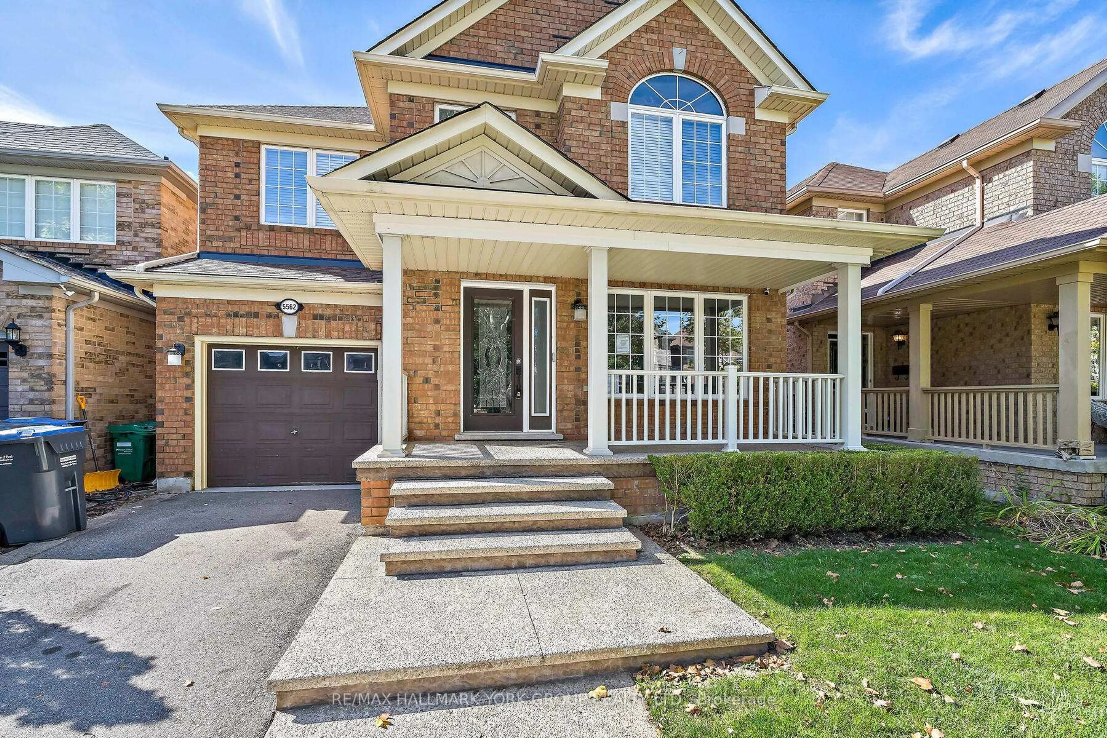 Home with brick exterior material, street for 5562 Broadpath Gate, Mississauga Ontario L5M 6M4