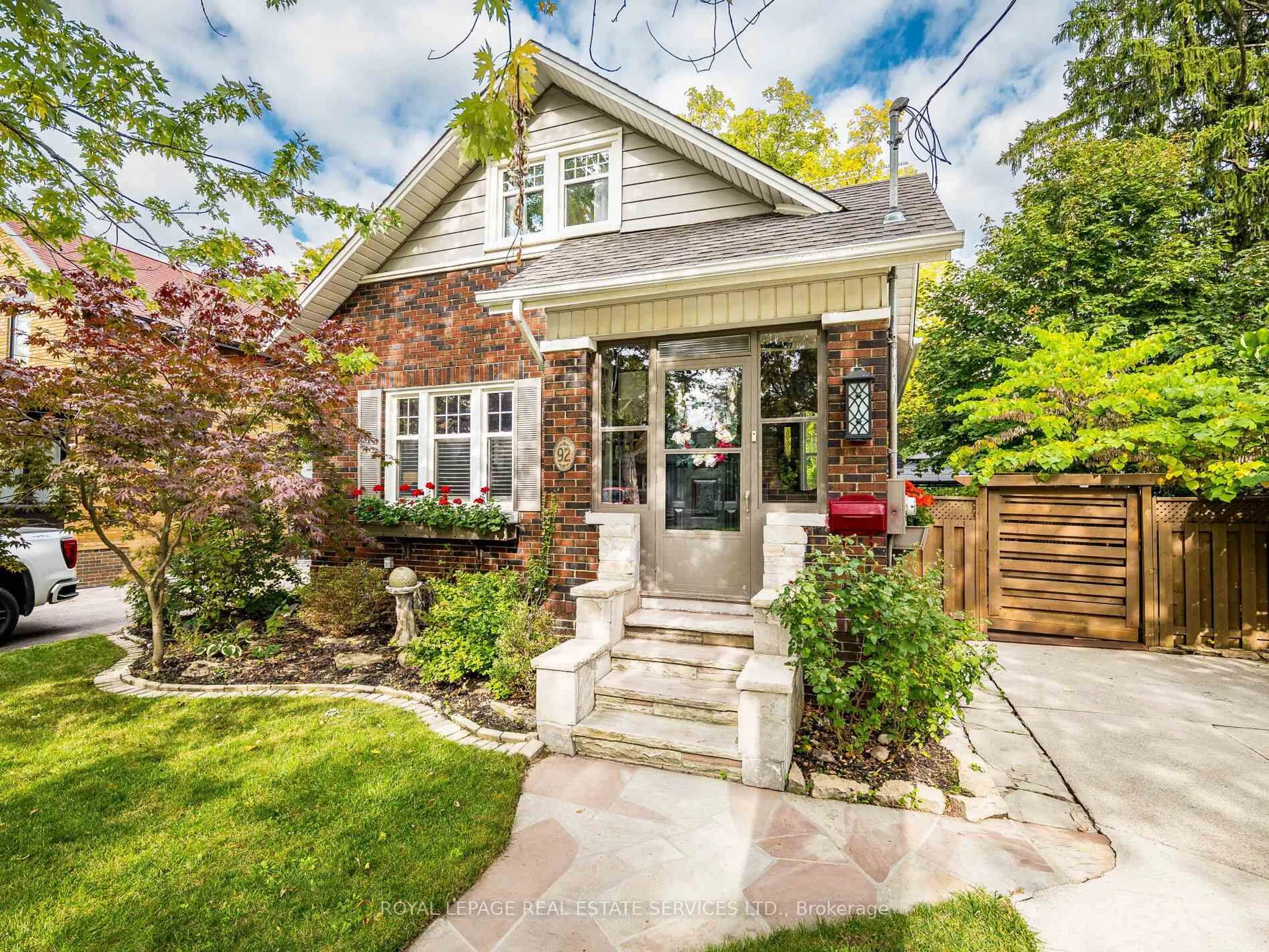 Home with brick exterior material, street for 92 Mill St, Brampton Ontario L6Y 1T2