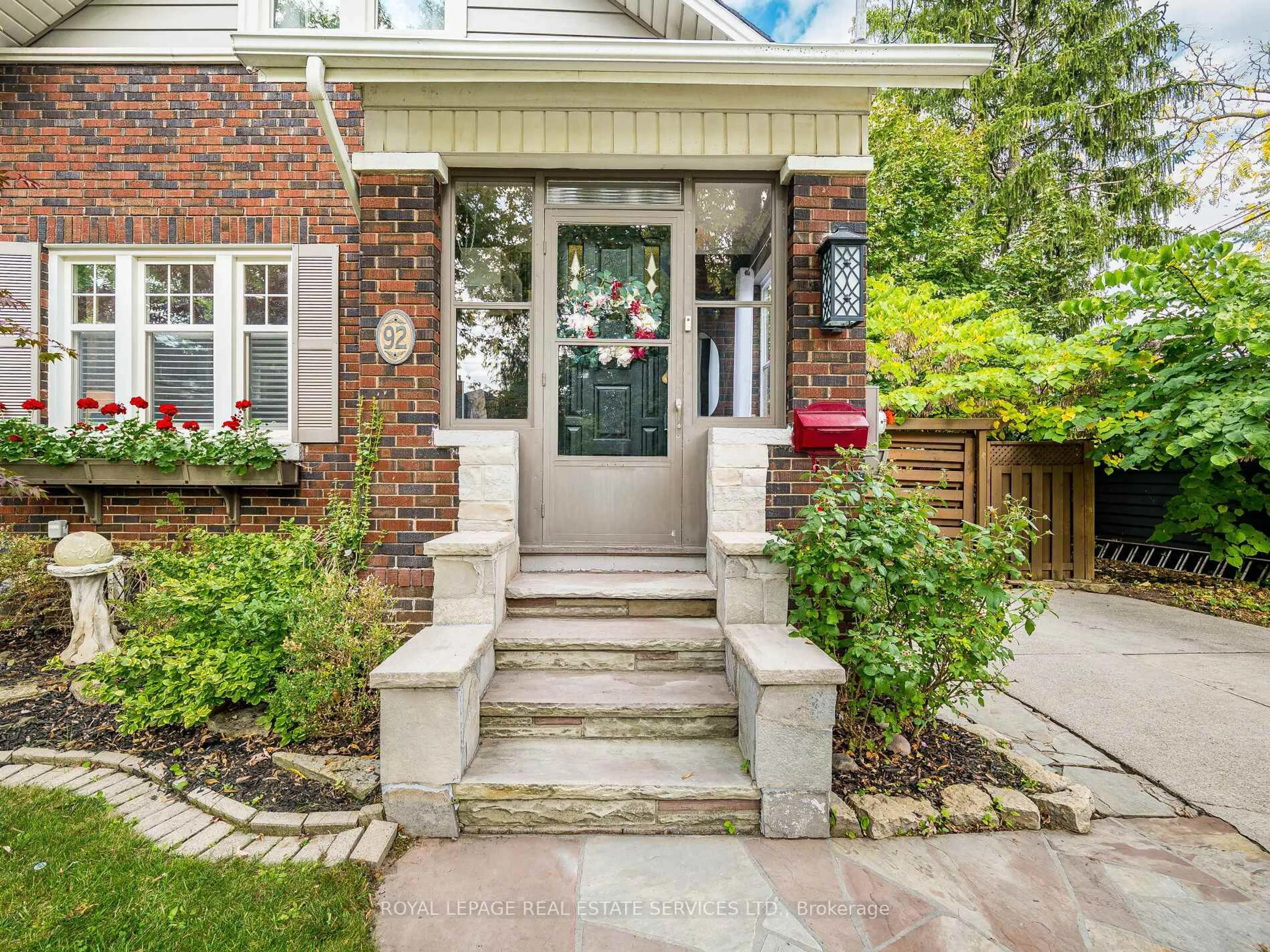 Home with brick exterior material, street for 92 Mill St, Brampton Ontario L6Y 1T2