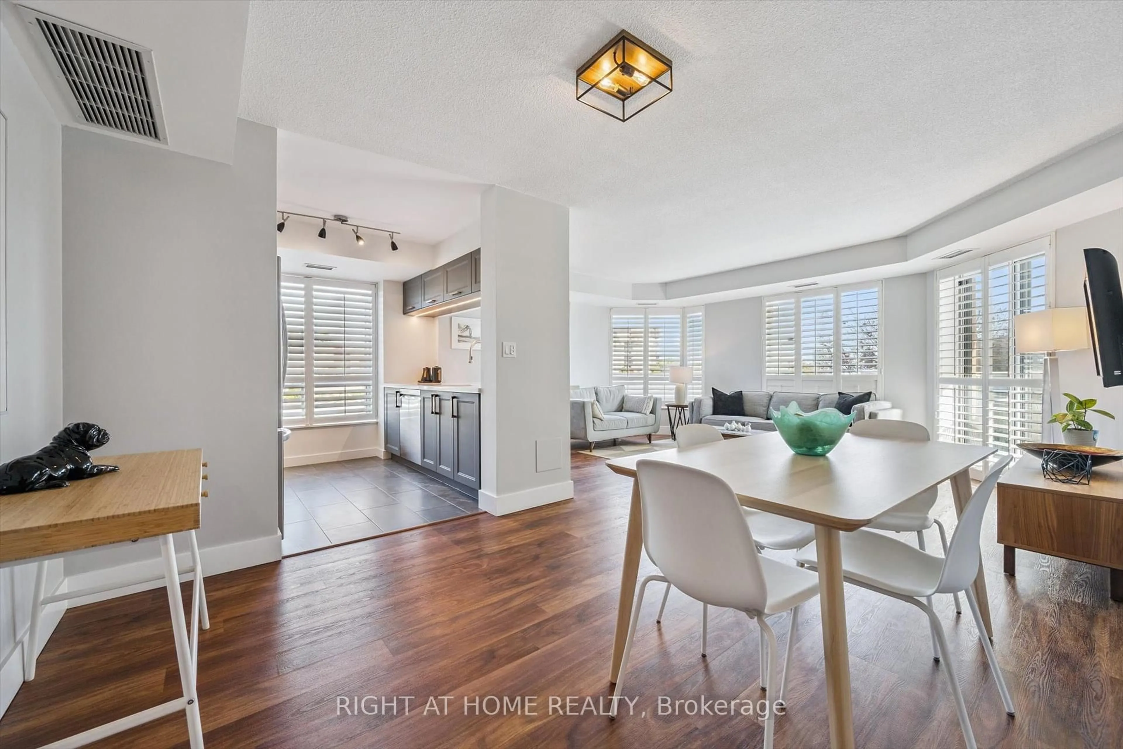Open concept kitchen, ceramic/tile floor for 190 Manitoba St #304, Toronto Ontario M8Y 3Y8