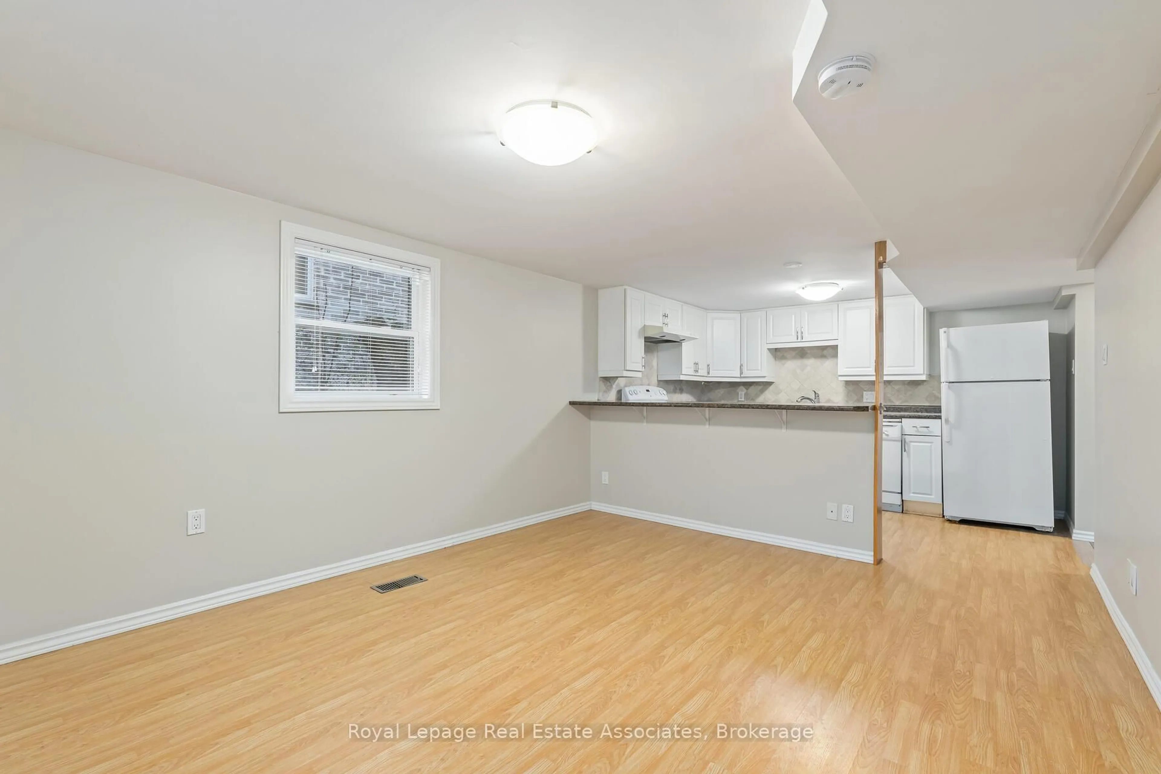 Open concept kitchen, wood/laminate floor for 17 Academy Rd, Halton Hills Ontario L7G 3N7