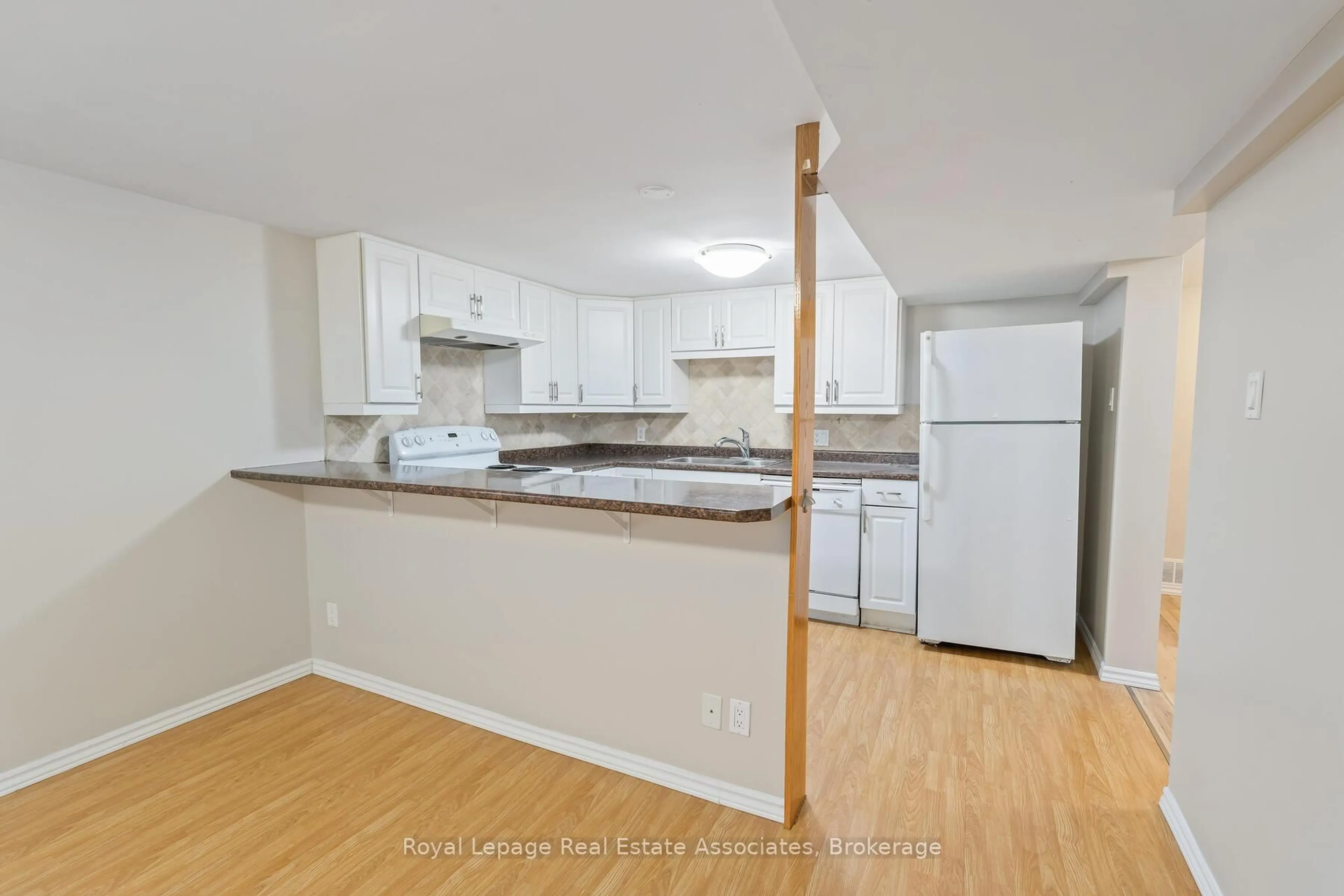 Standard kitchen, unknown for 17 Academy Rd, Halton Hills Ontario L7G 3N7