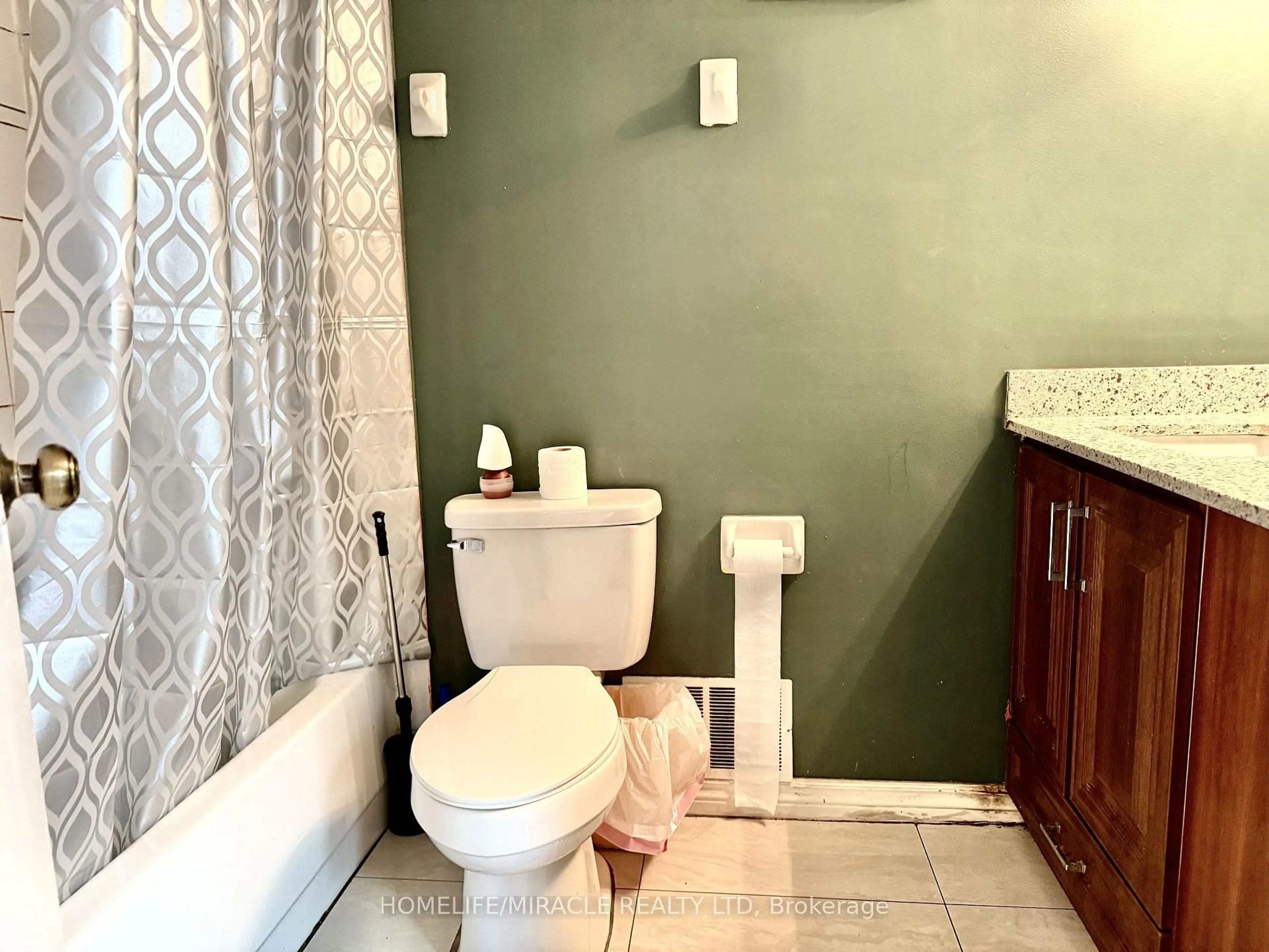 Standard bathroom, ceramic/tile floor for 1 Rowntree Rd #114, Toronto Ontario M9V 5G7